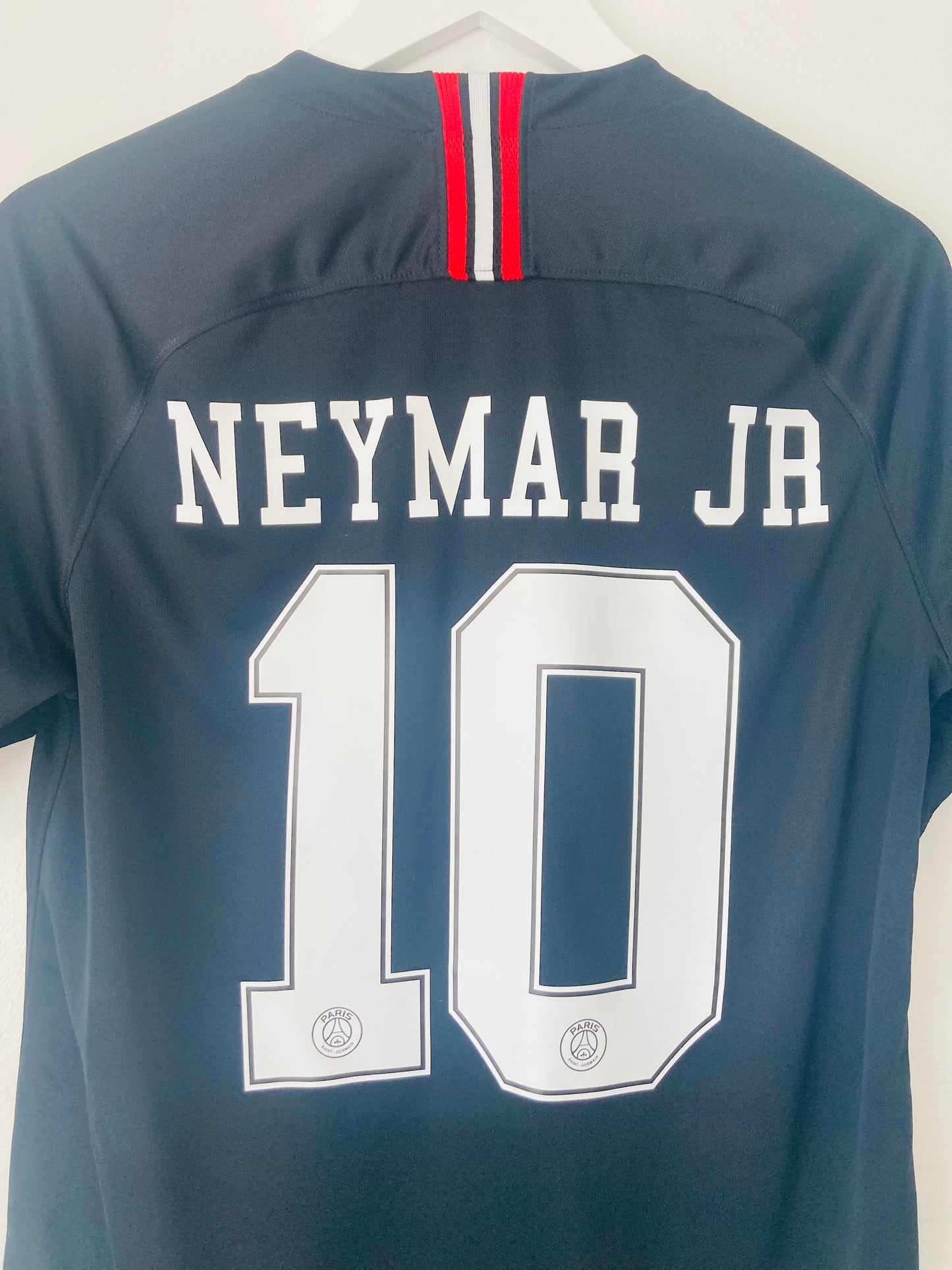 PSG third cup football shirt
2018/19 Neymar Jr medium
