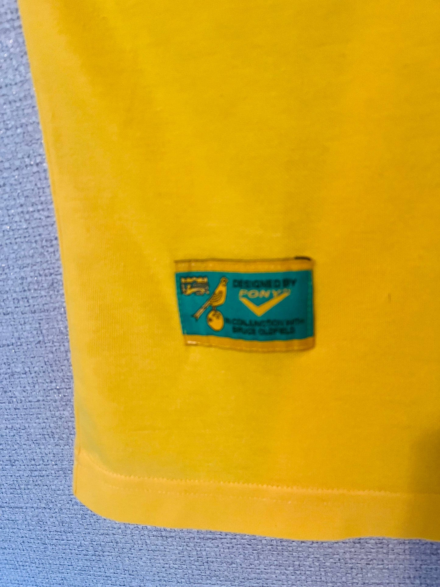 Norwich City home football shirt
1997/99 Large