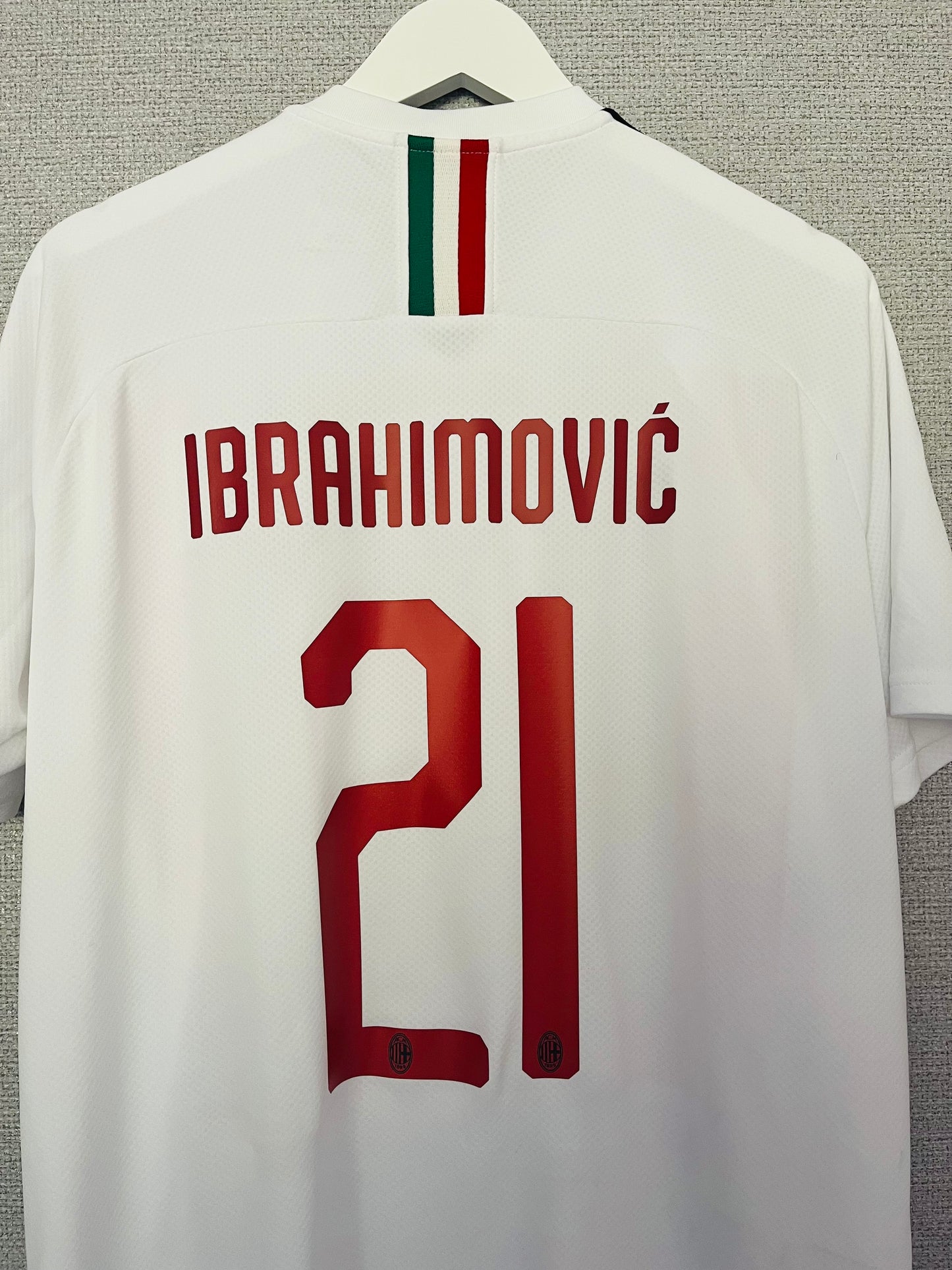 AC Milan away football shirt
2019/20 Zlatan XL