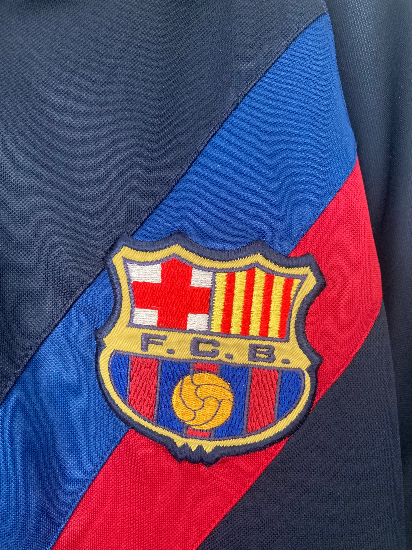 Barcelona away football shirt
2003/04 Ronaldinho 10 XL