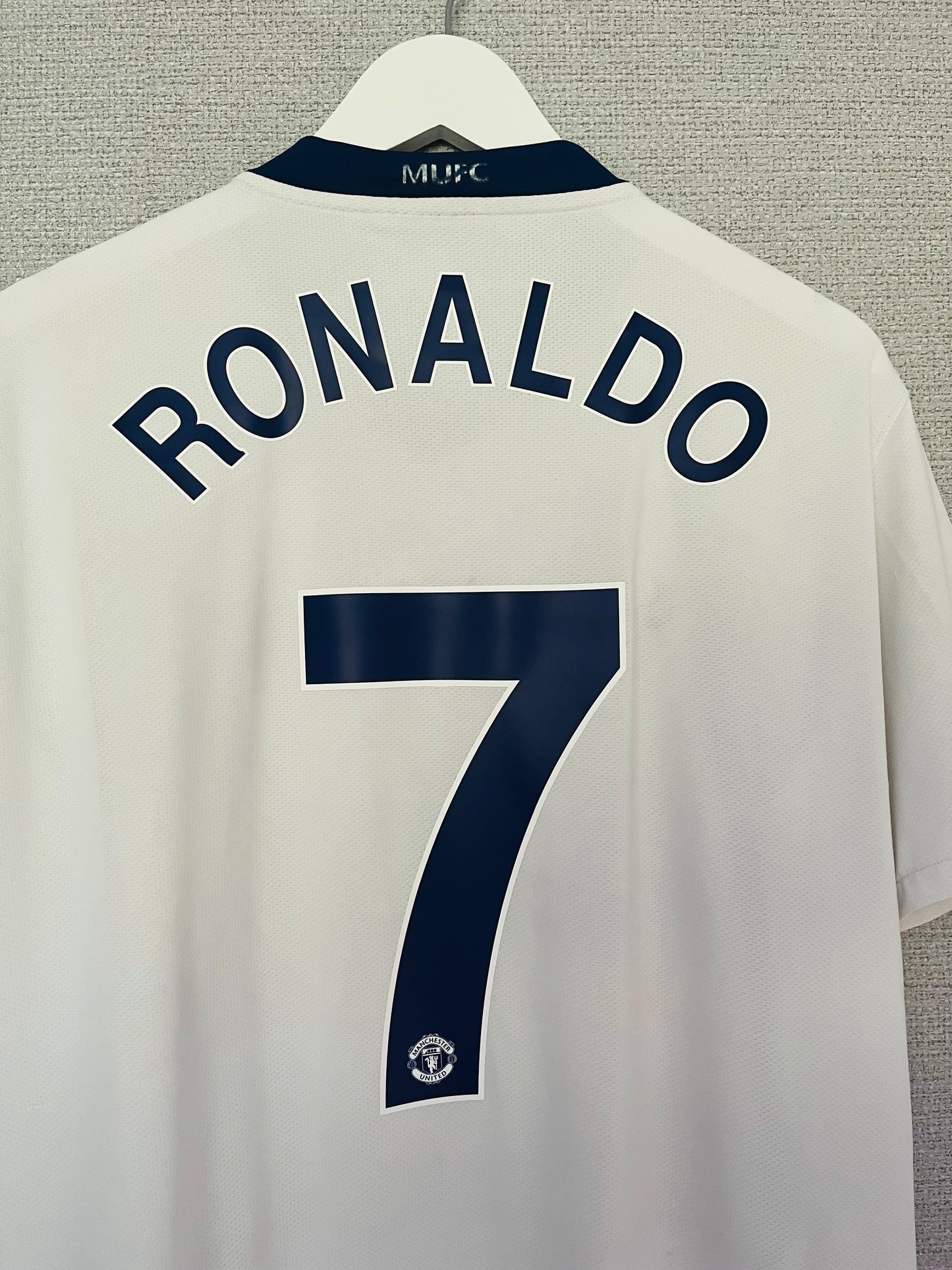 Manchester United away football shirt
2008/09 CR7 Large