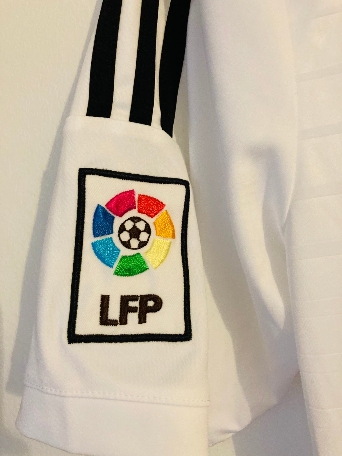 Real Madrid home football shirt
2014/15 CR7 medium