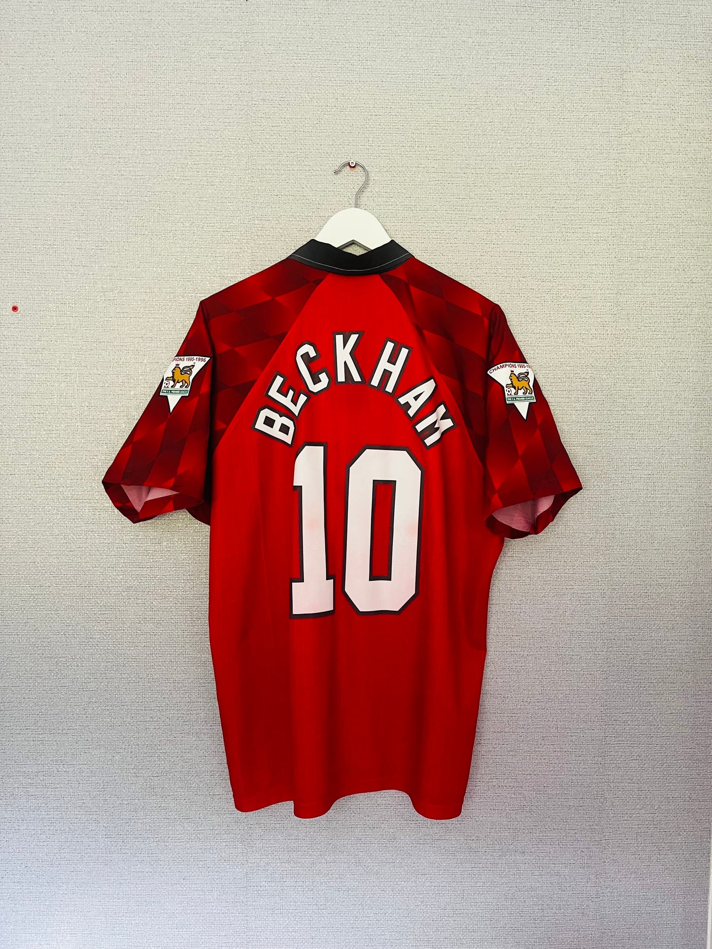 Manchester United home football shirt 1996/97 Beckham Large