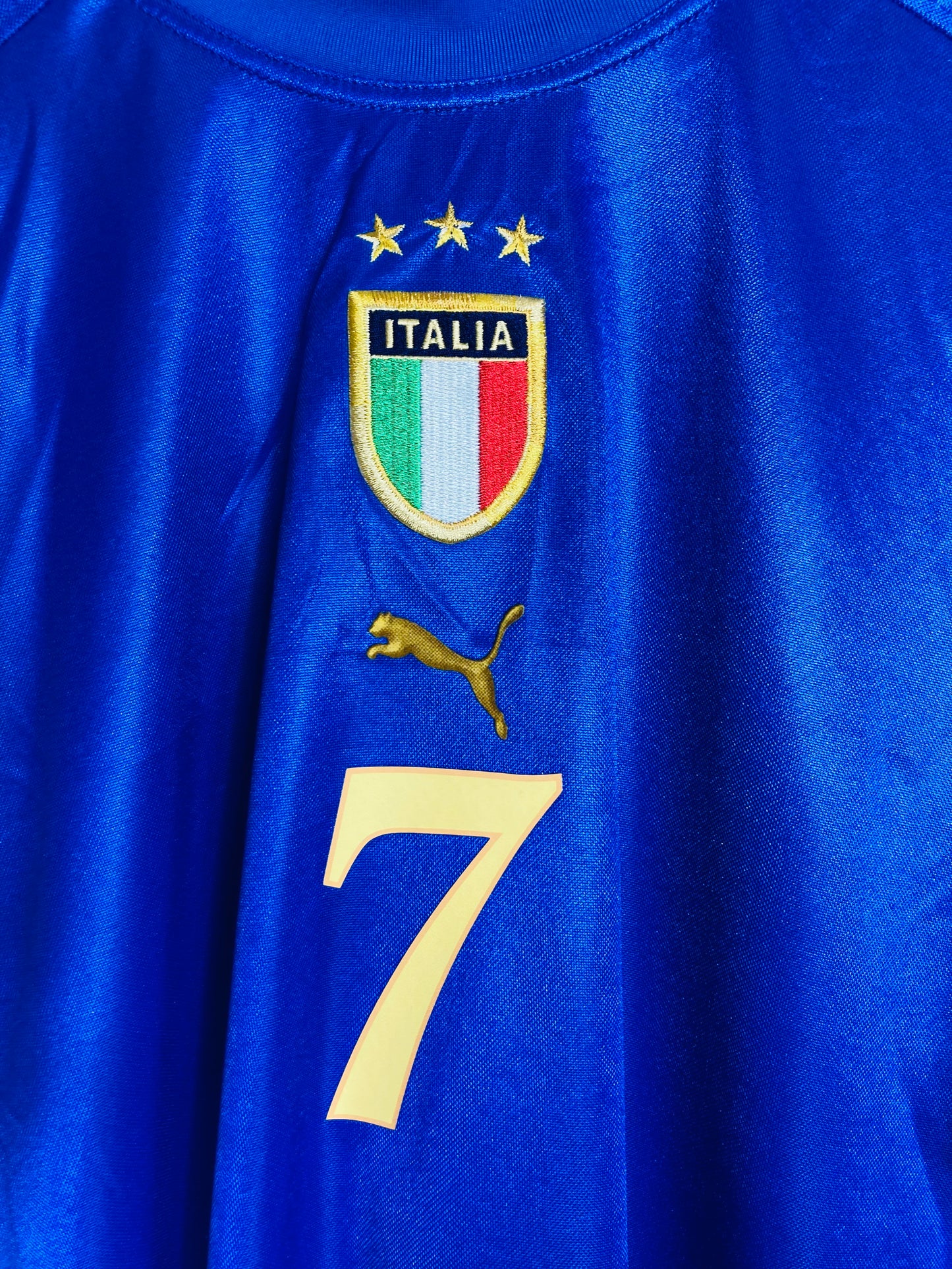 Italy home football shirt
Euro 2004 Del Piero XXL