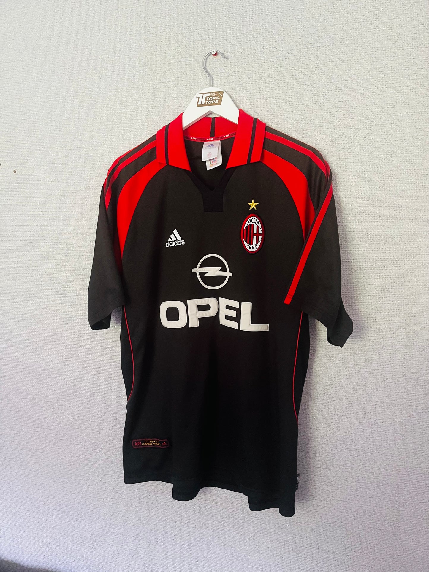 AC Milan third football shirt
2000/01 Maldini Large