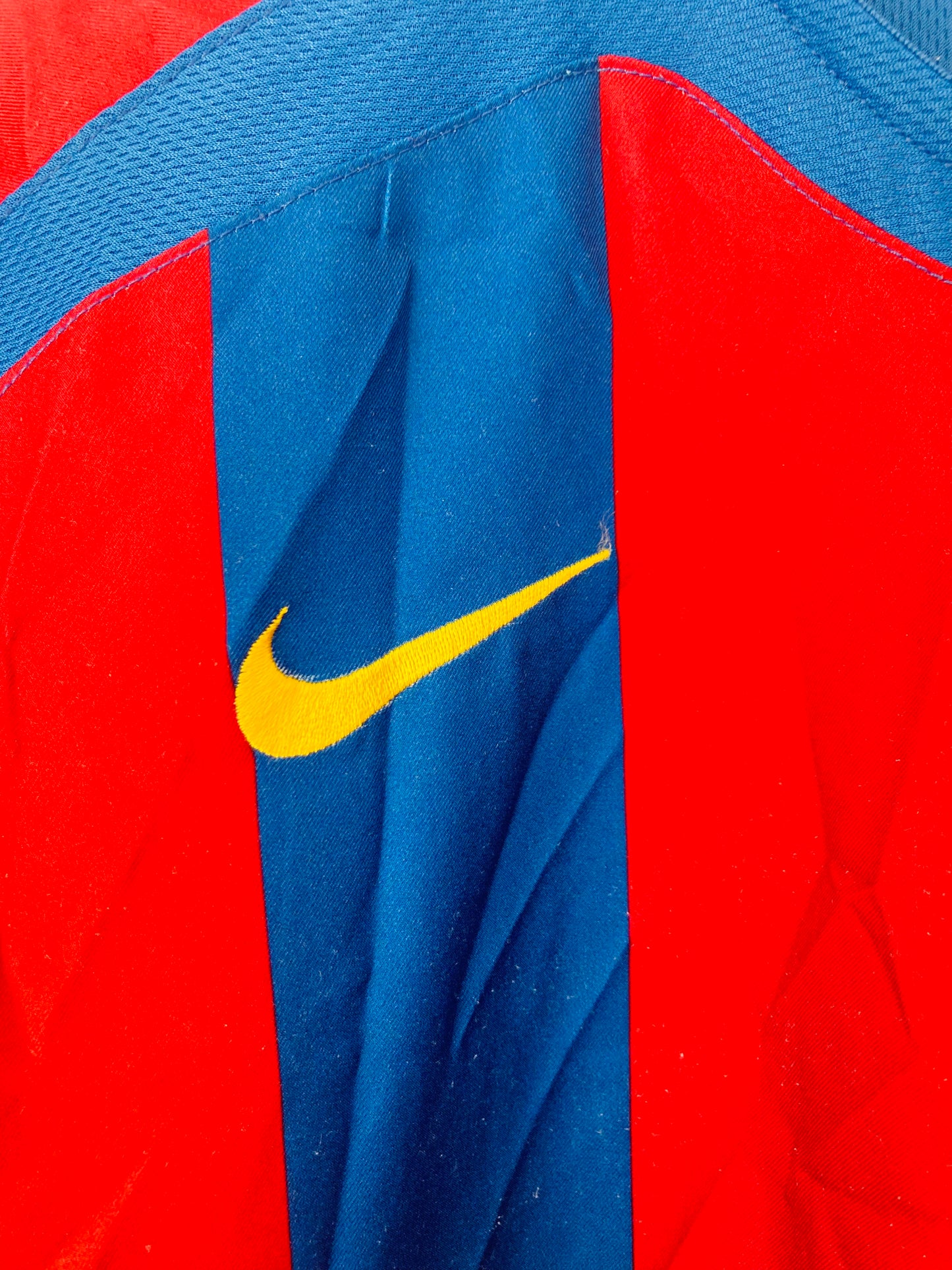 Barcelona home football shirt
2005/06 Ronaldinho Medium