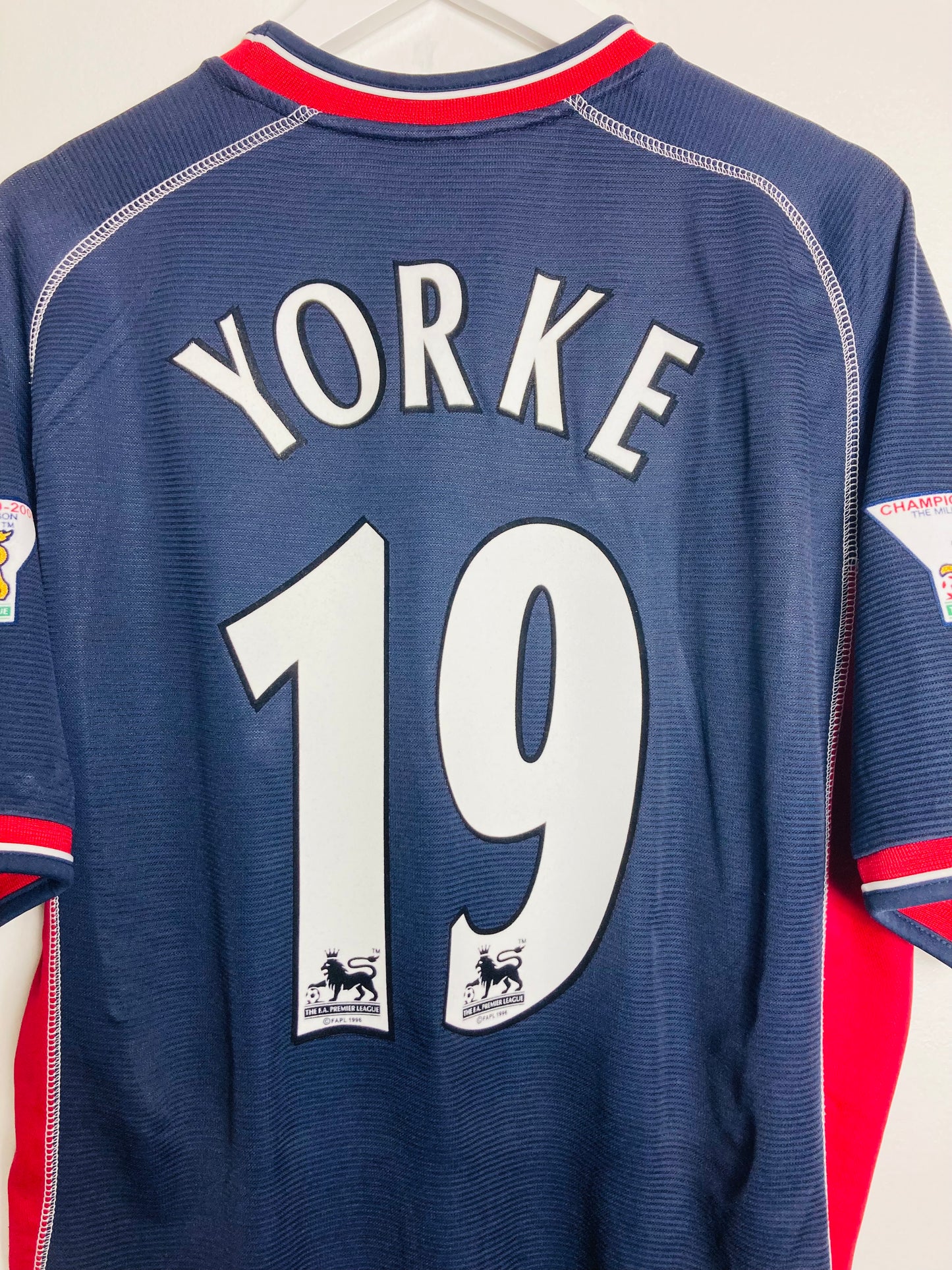 Manchester United away football shirt
2000/01 Yorke XL