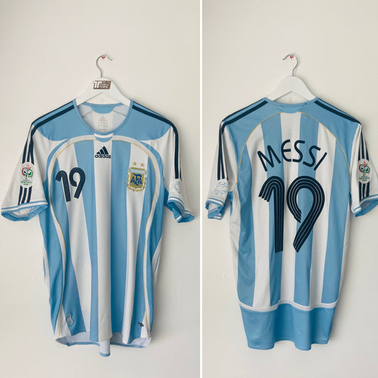Argentina home football shirt
W/C 2006 Messi medium