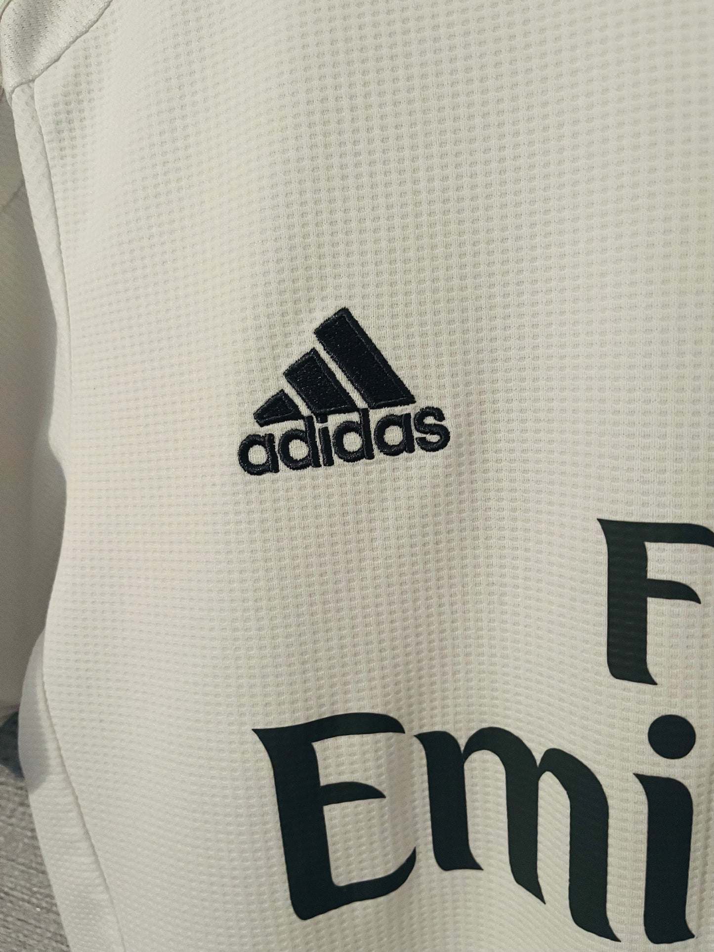 Real Madrid home football shirt
2015/16 CR7 Medium