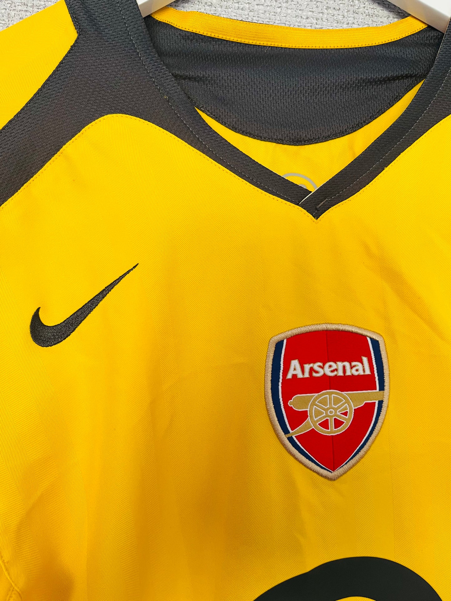 Arsenal away football shirt
2005/06 Henry Medium
