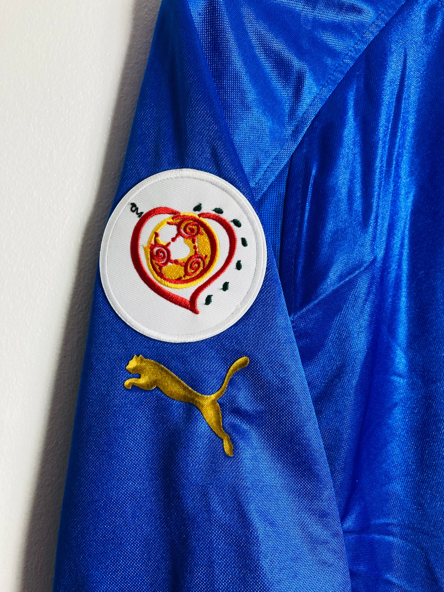 Italy home football shirt
Euro 2004 Del Piero XXL
