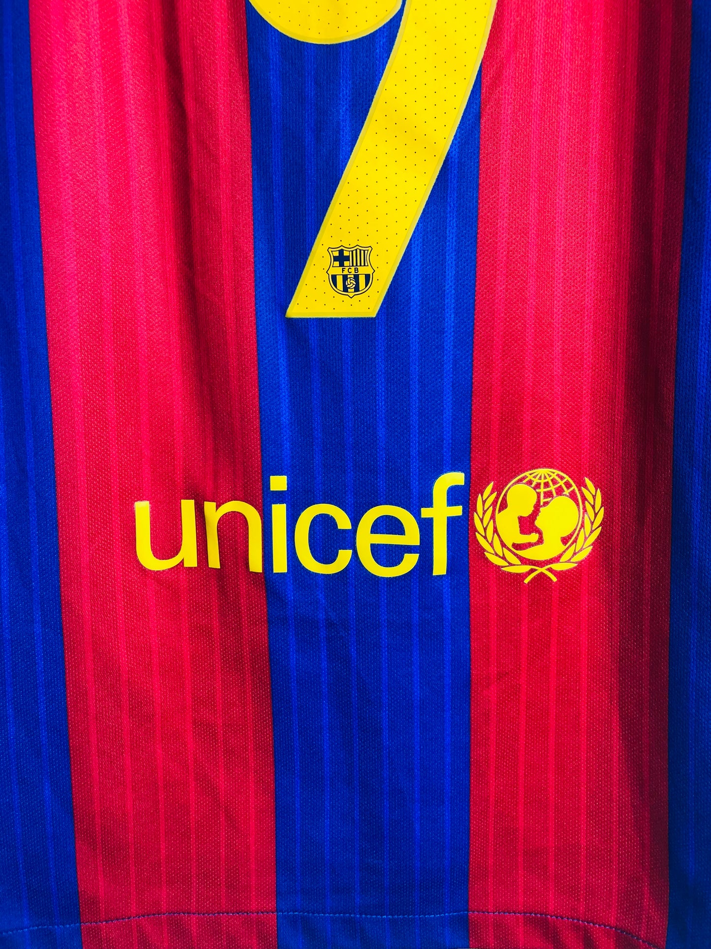Barcelona home football shirt
2016/17 Suarez Large