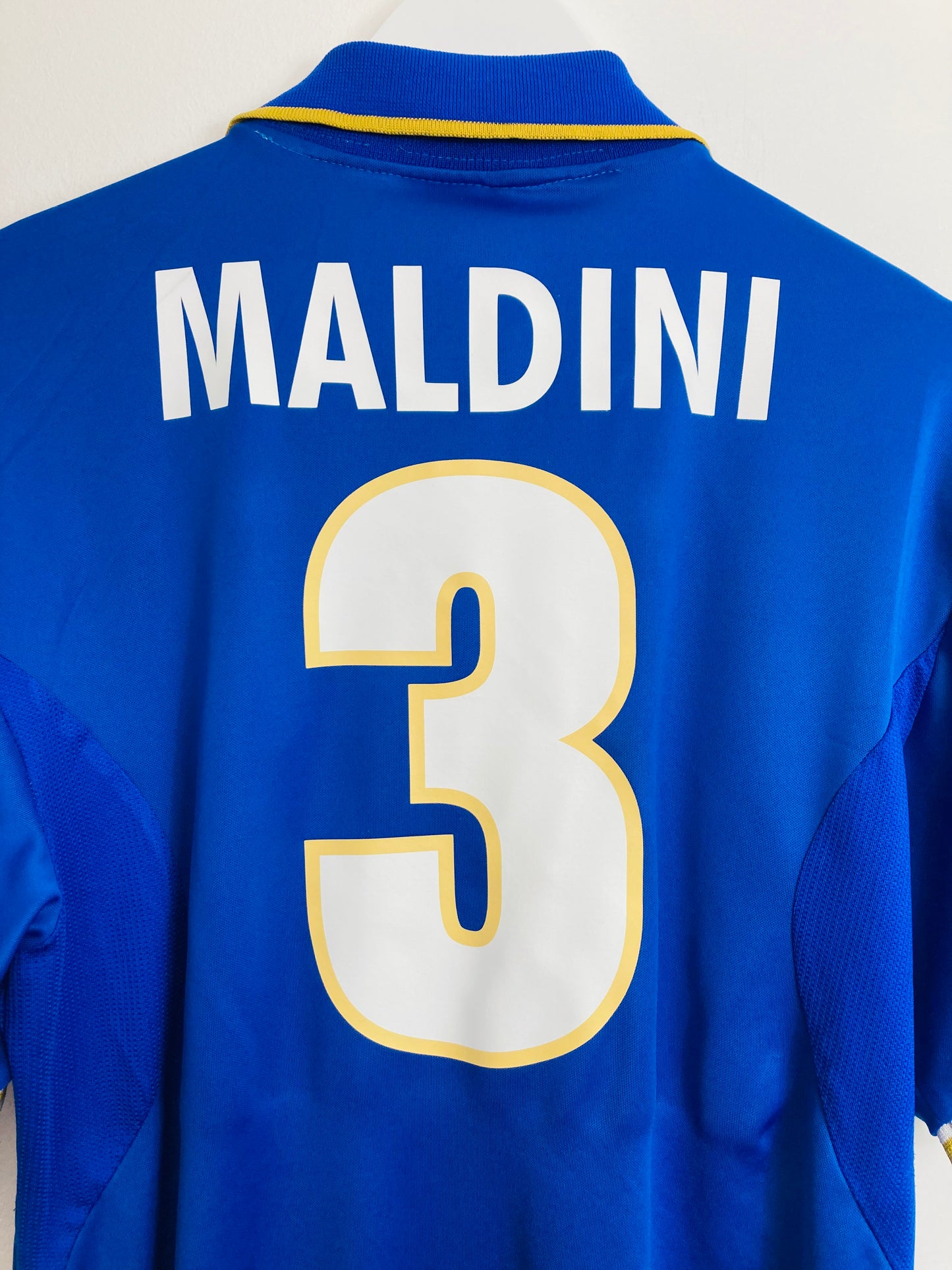 Italy home football shirt Euro 1996 Maldini Medium fit