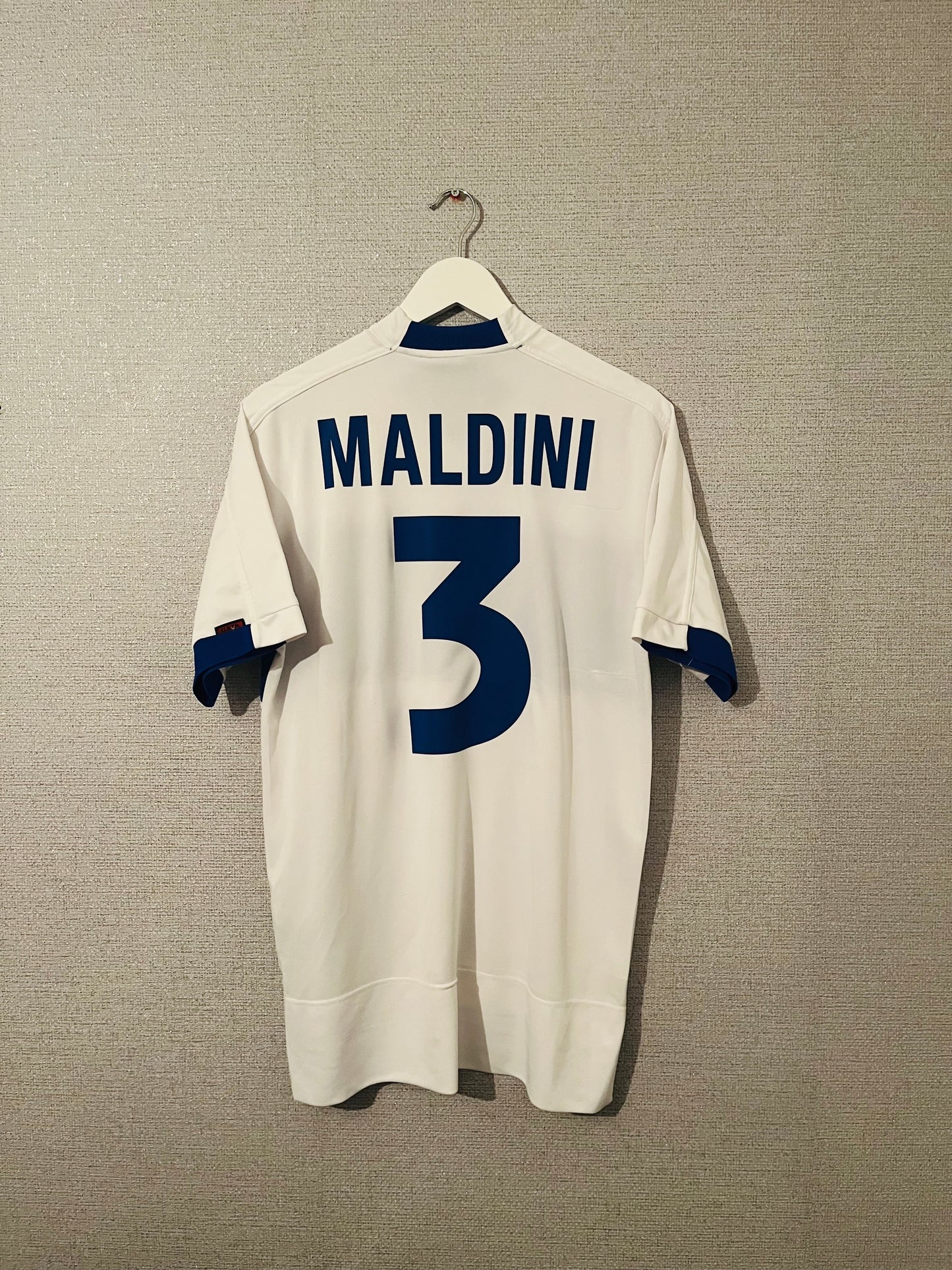 Italy away football shirt 1998/2000 Maldini Medium
