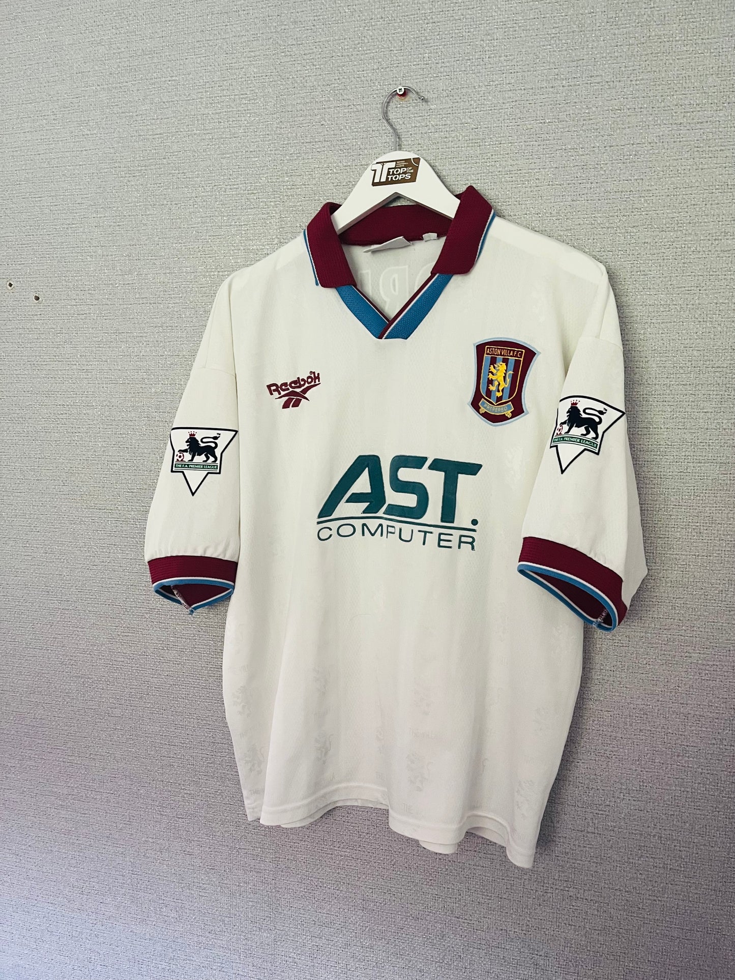 Aston Villa away football shirt
1996/98 Yorke Large