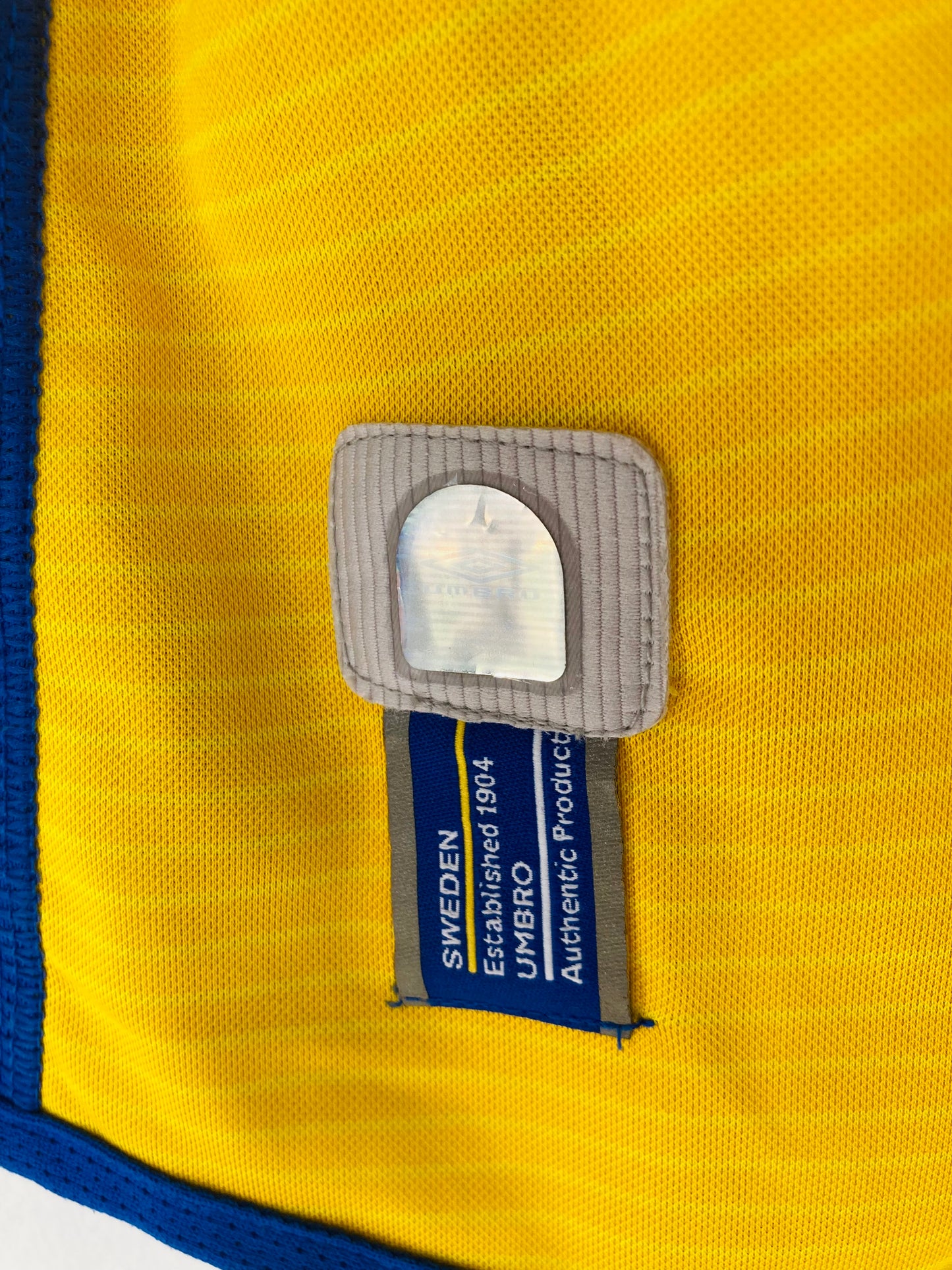 Sweden home football shirt Euro 2004 Larsson XL