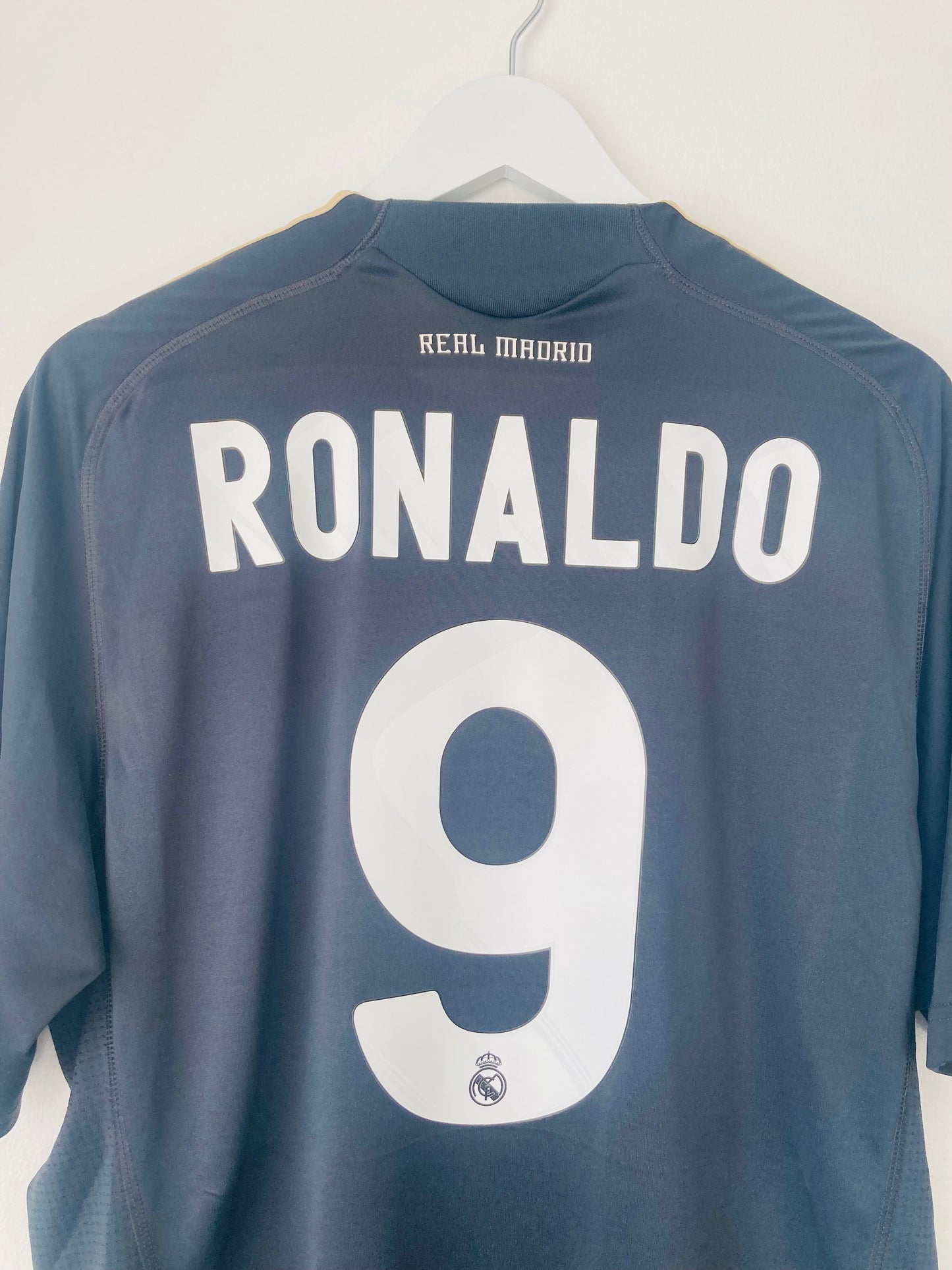 Real Madrid third football shirt (sample)
2009/10
Cristiano Ronaldo 9 Large