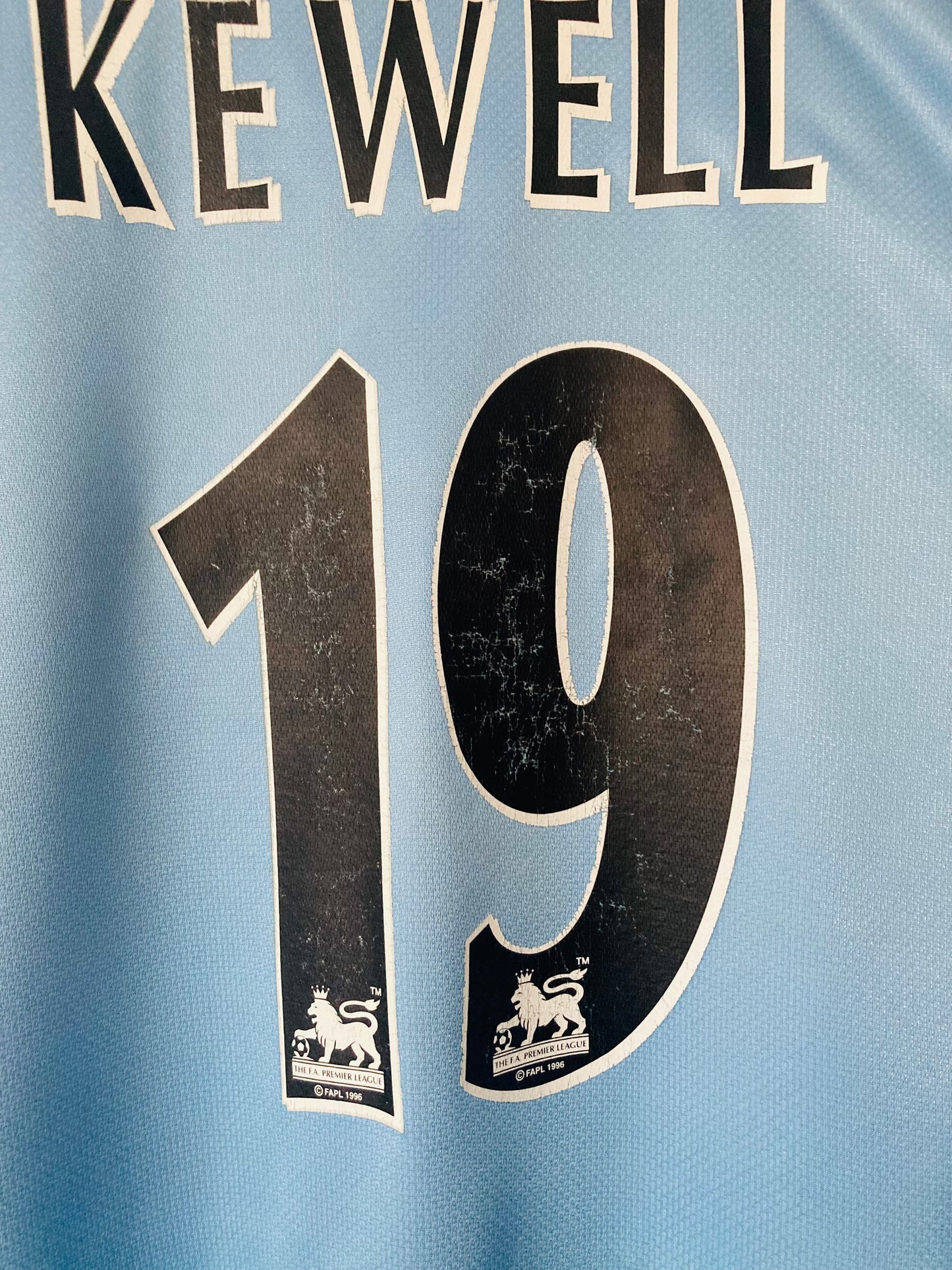 Leeds United away football shirt
1999/2000 Kewell XL
