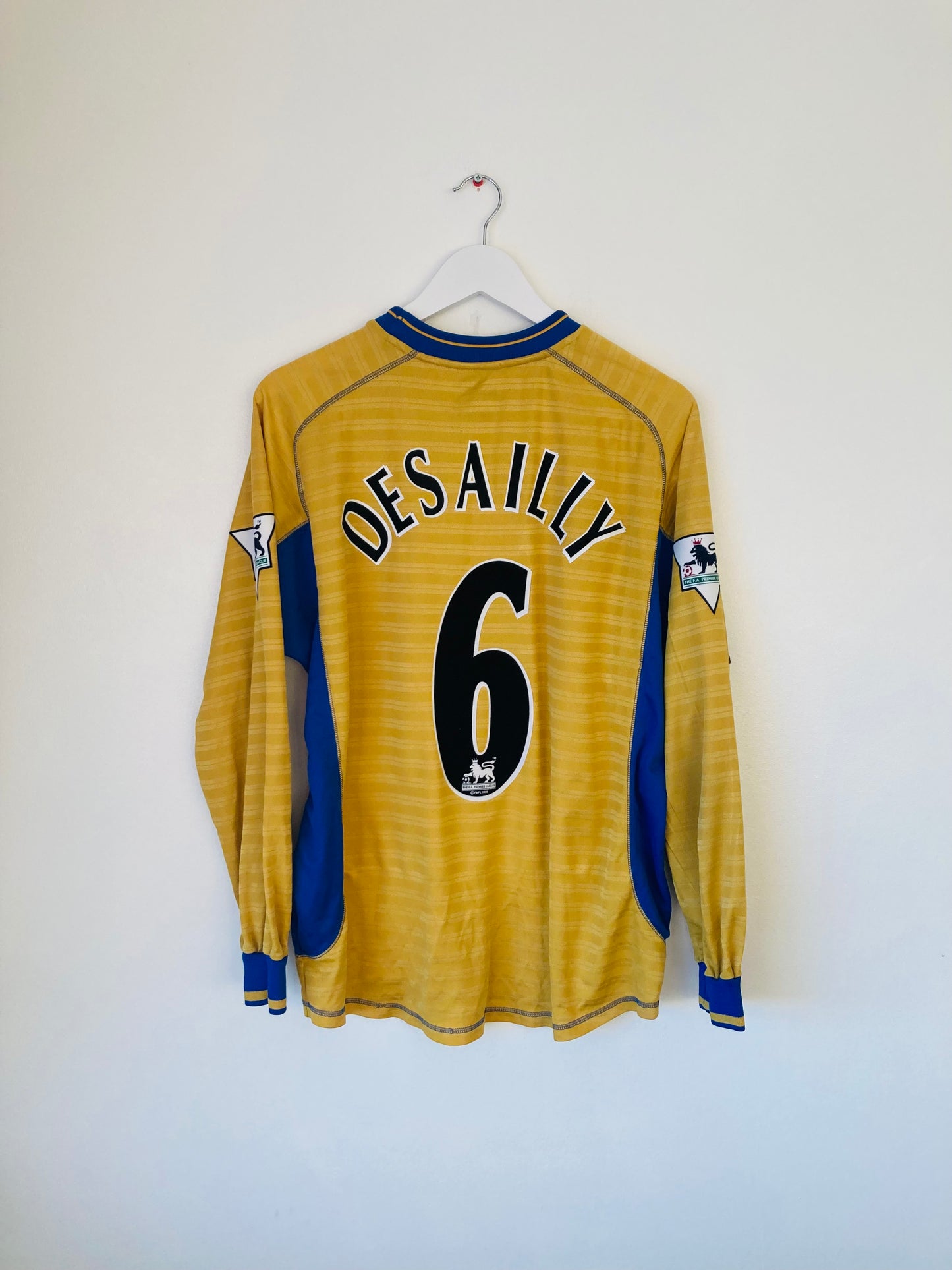 Chelsea away football shirt
Desailly 2000/02 XL