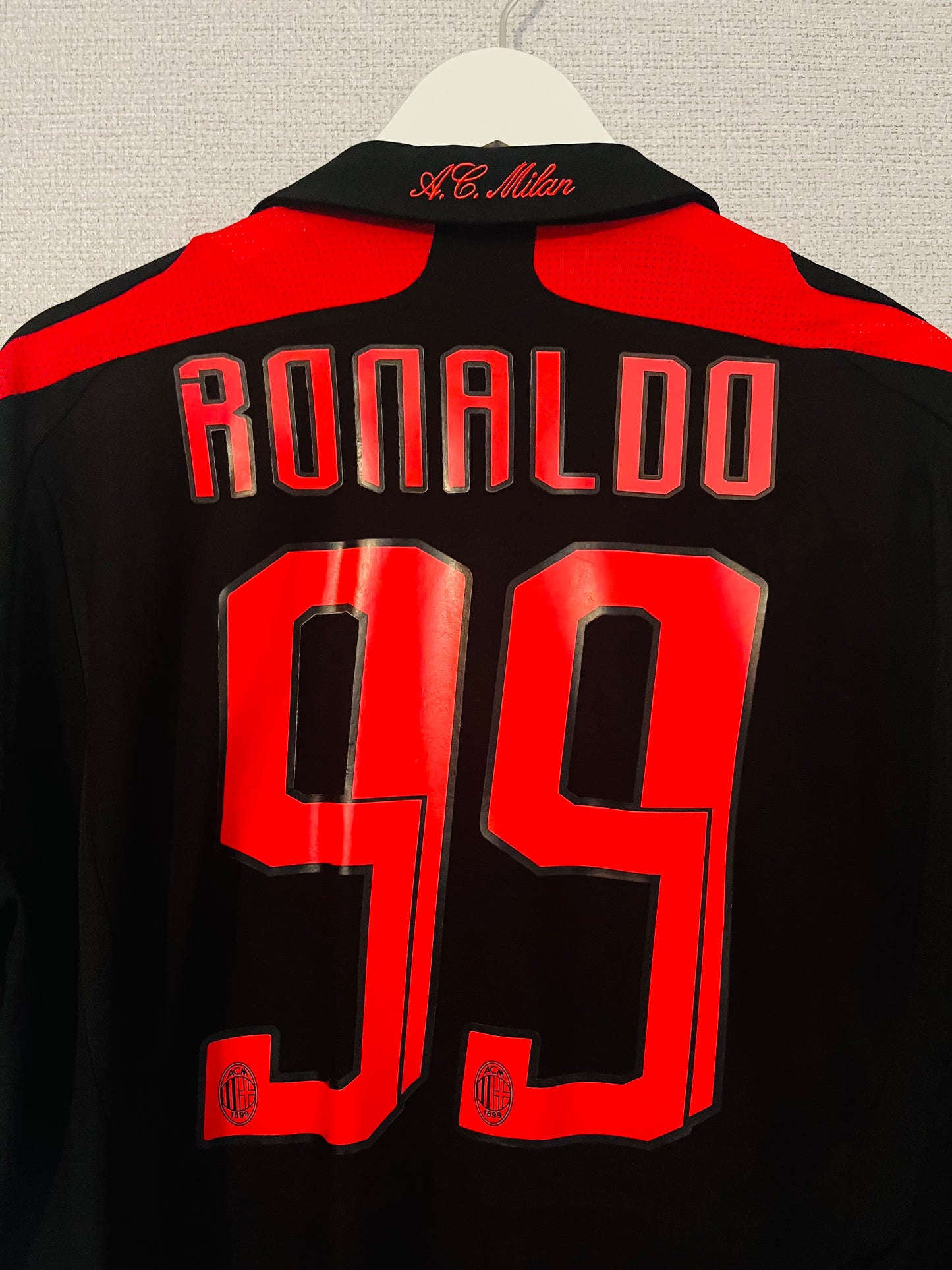 AC Milan third football shirt
2007/08 Ronaldo Large