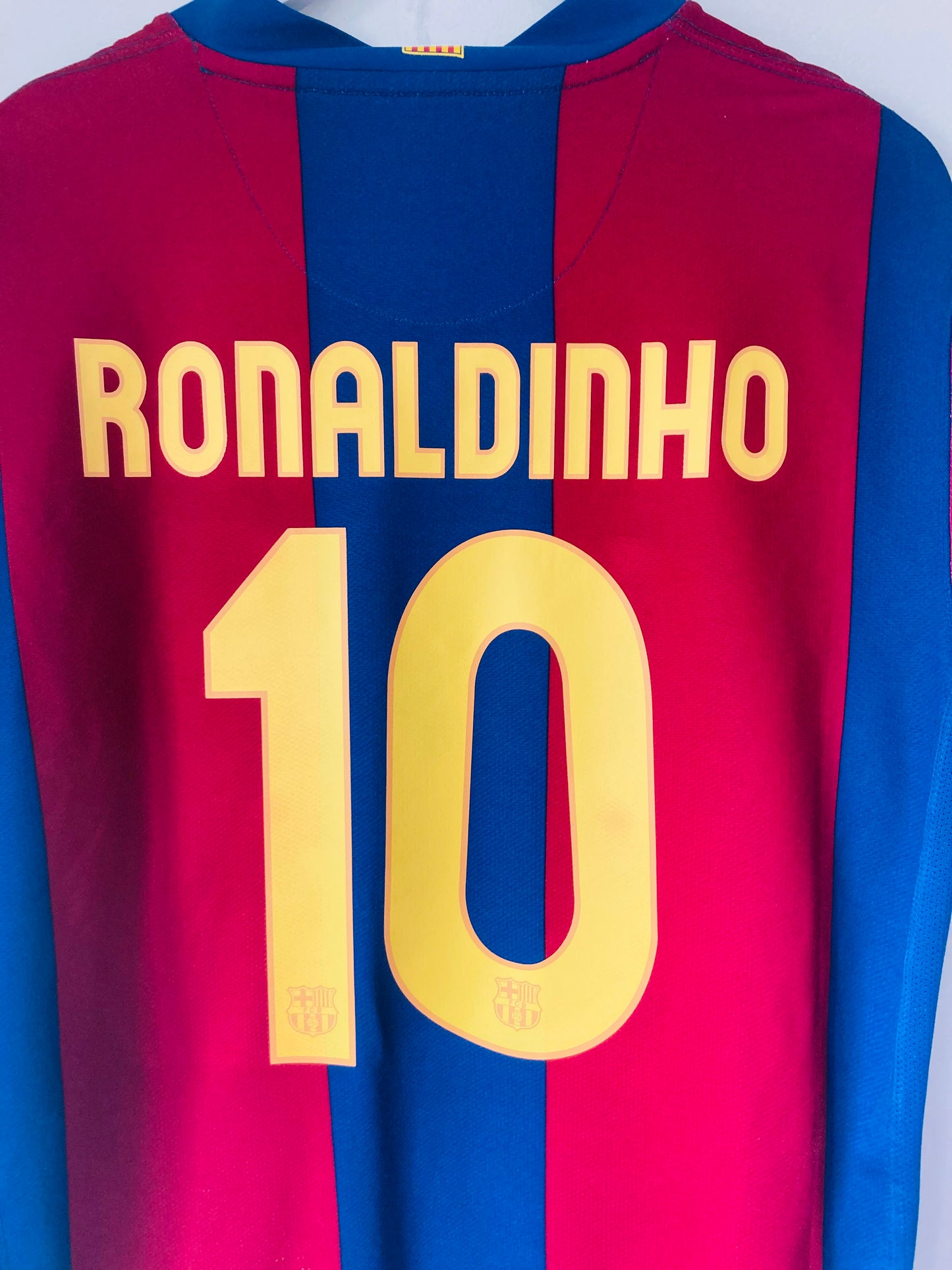 Barcelona home football shirt 2007/08 Ronaldinho Large