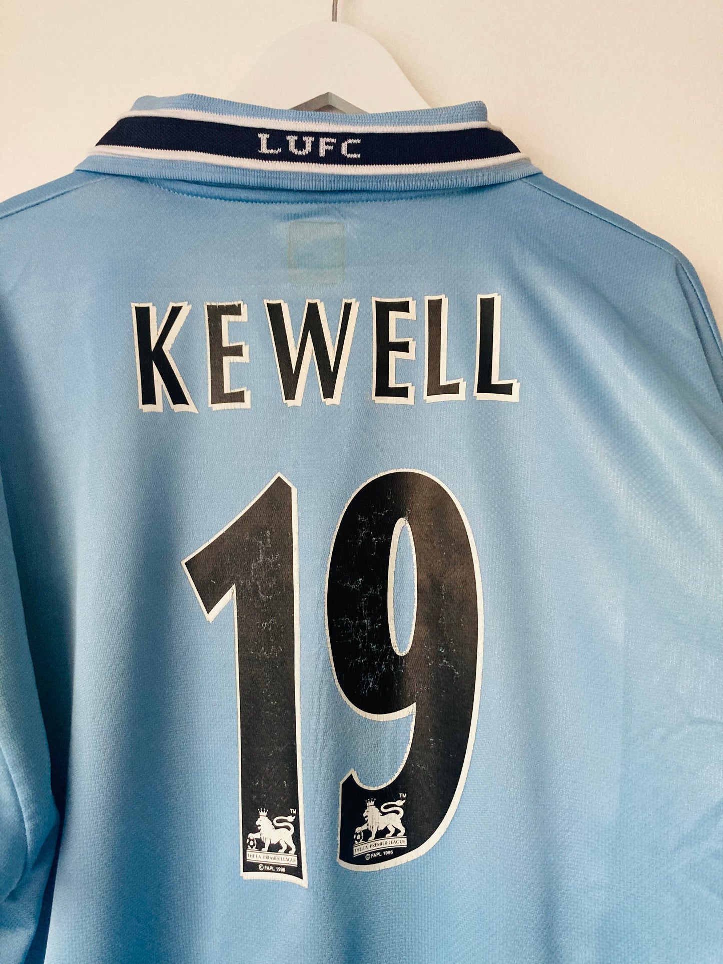 Leeds United away football shirt
1999/2000 Kewell XL