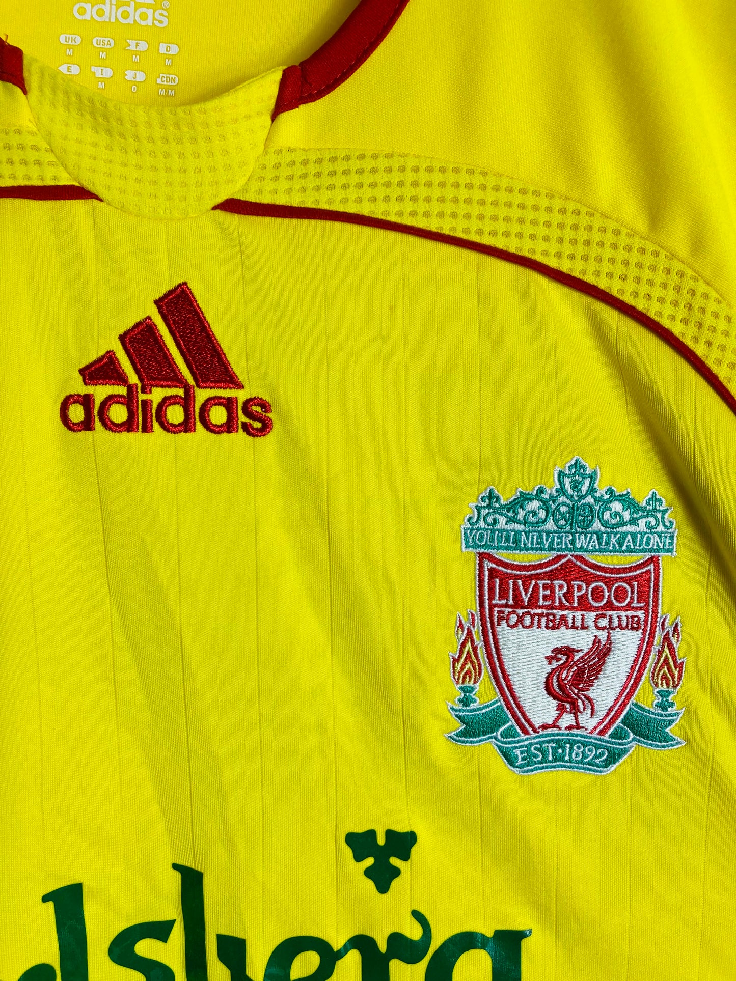 Liverpool away football shirt
2006/07 Gerrard Medium