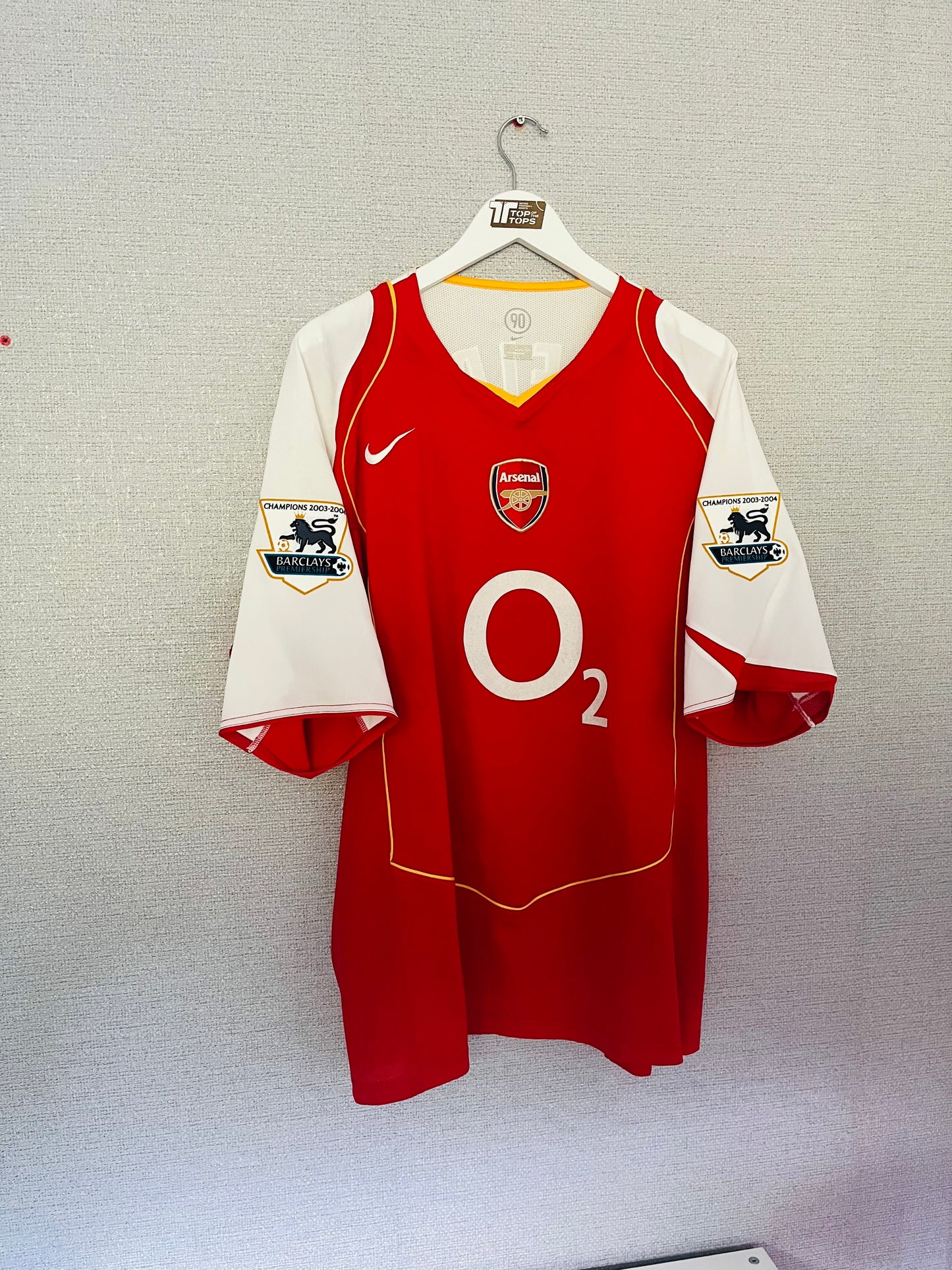 Arsenal home football shirt
2004/05 Vieira XXL