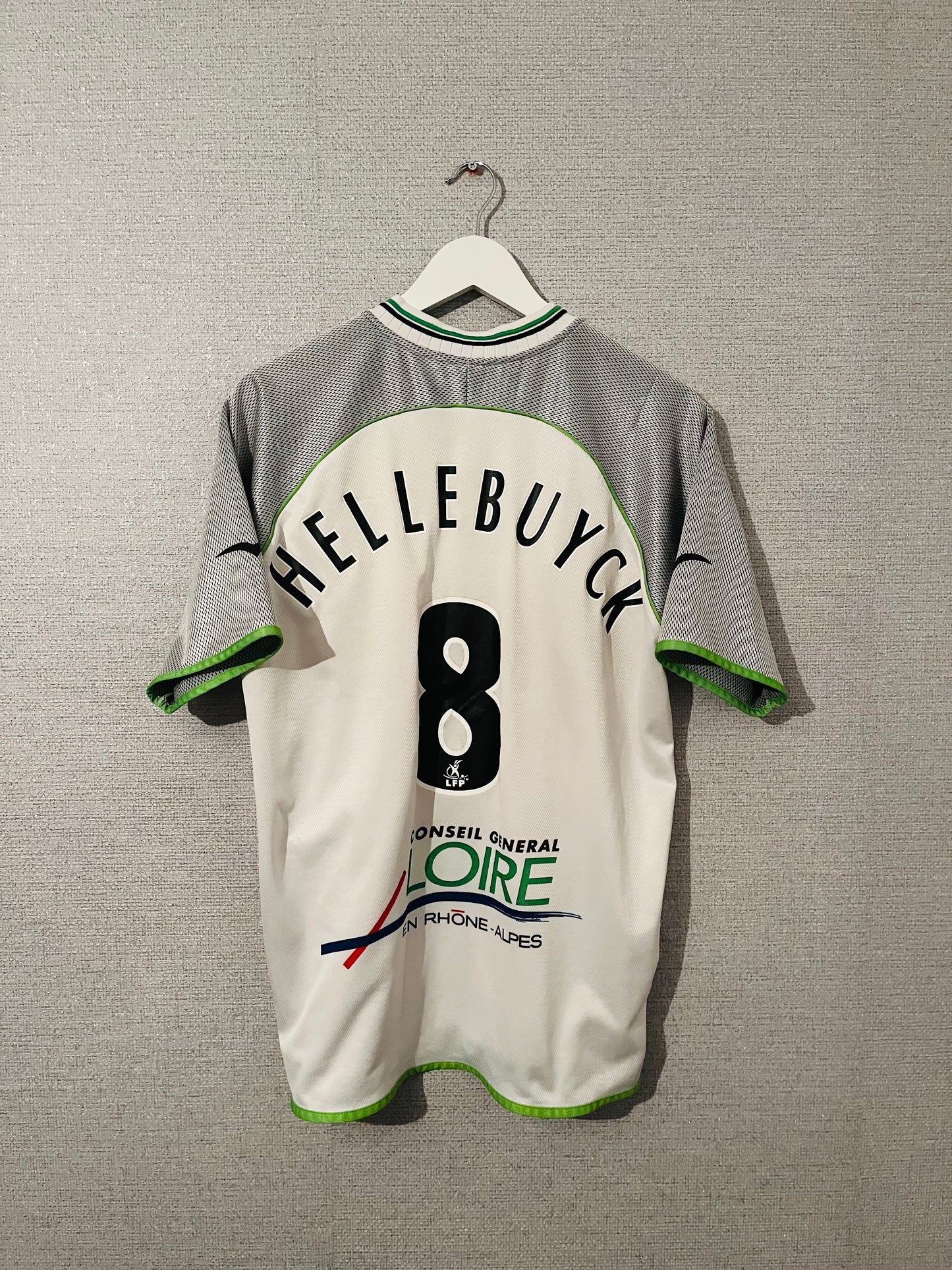 St Etienne away football shirt
2003/04 Hellebuyck Medium
