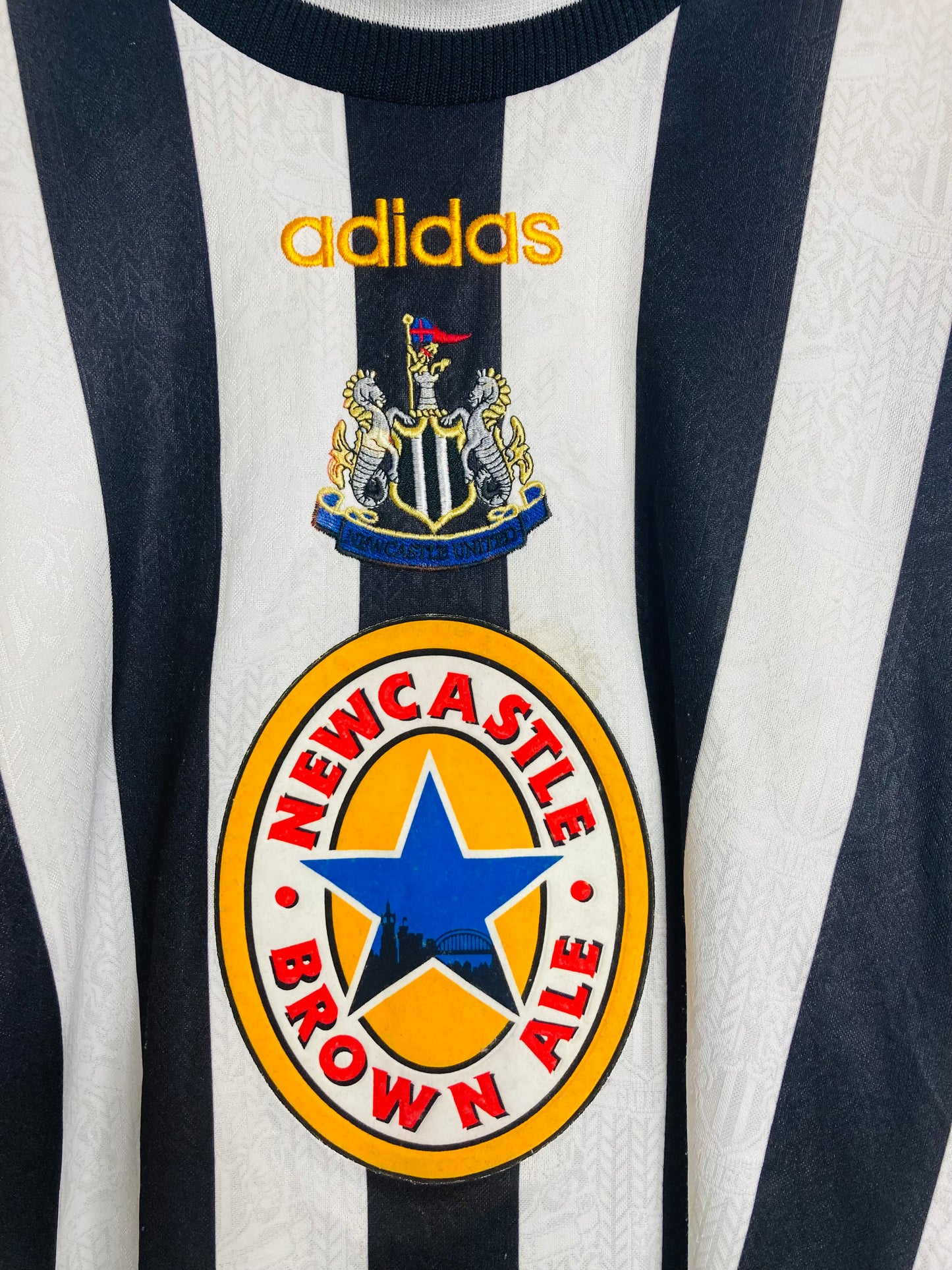 Newcastle United Home football shirt
1997/99 Barnes Large