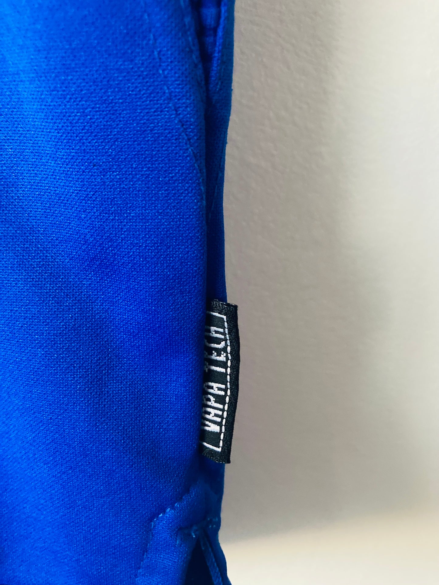 Chelsea home football shirt
1999/2000 Poyet XL