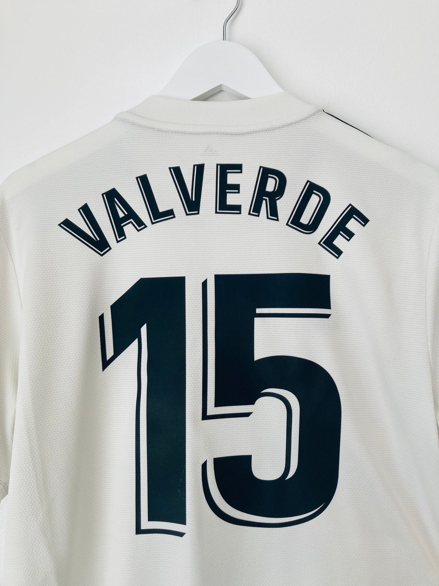 Real Madrid home football shirt
2018/19 Valverde Large