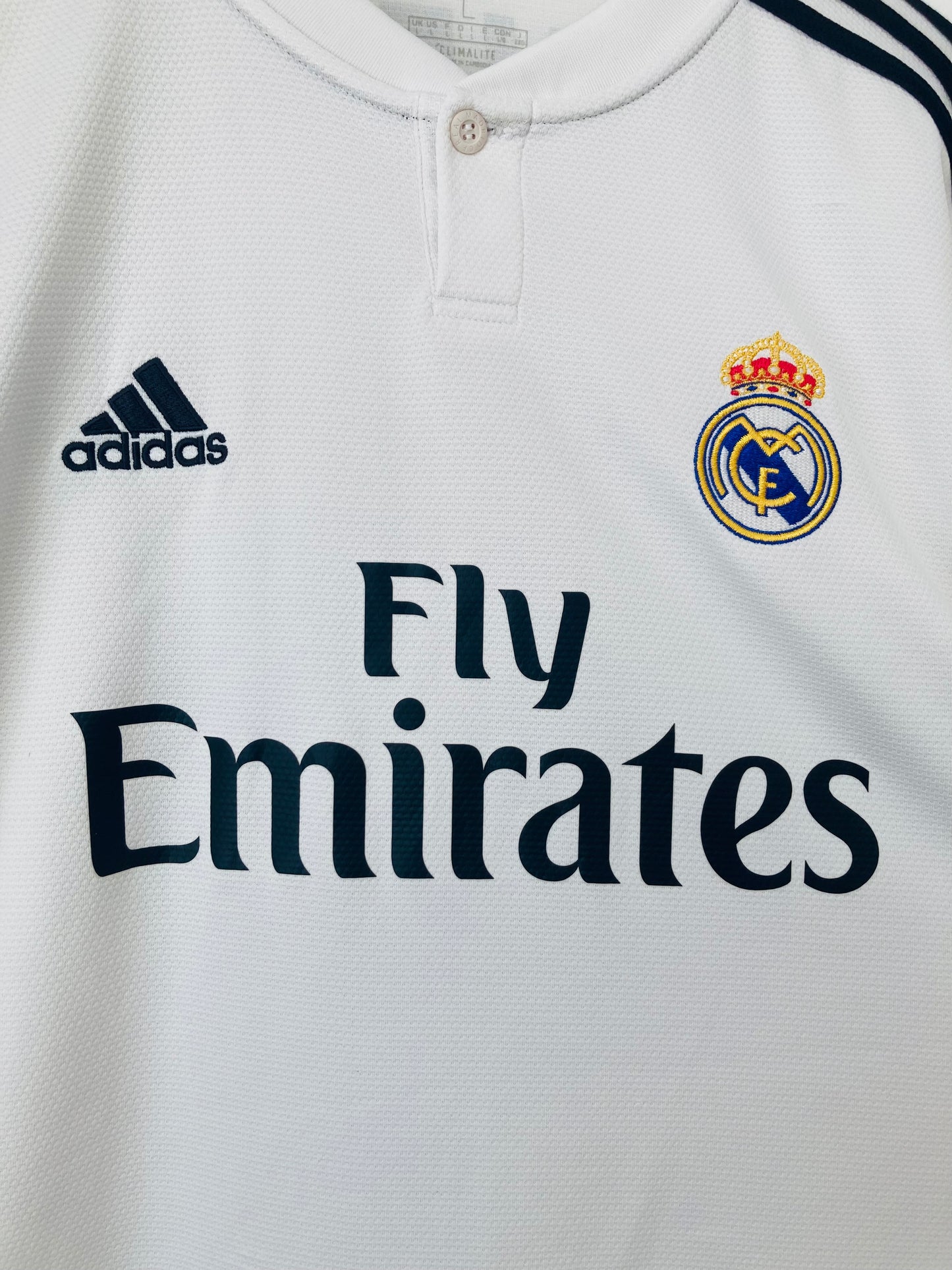 Real Madrid home football shirt
2018/19 Valverde Large