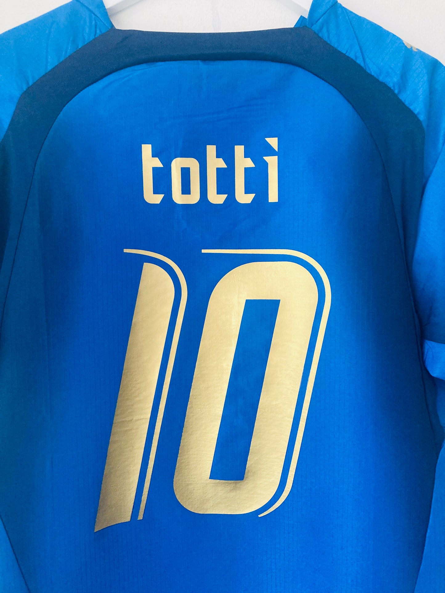 Italy home football shirt W/C 2006 Totti Medium BNWTs