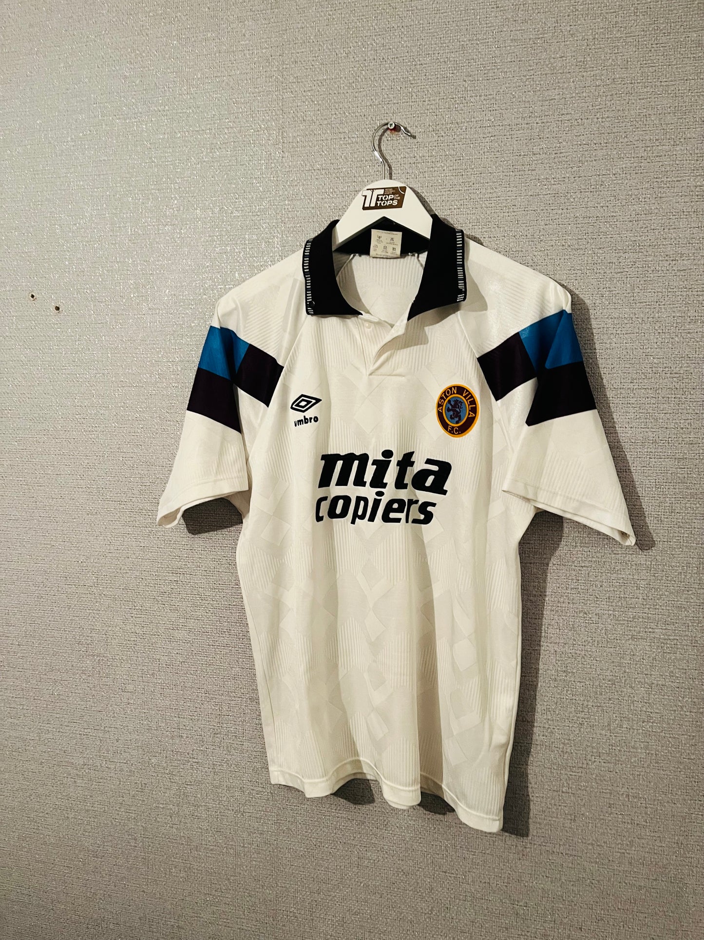 Aston Villa away football shirt
1990/92 Medium