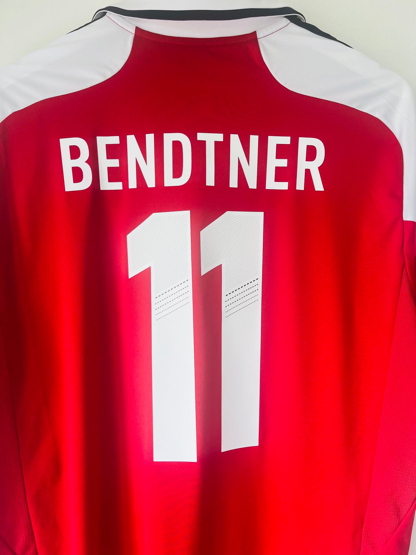 Denmark home football shirt
Euro 2012 Bendtner XL