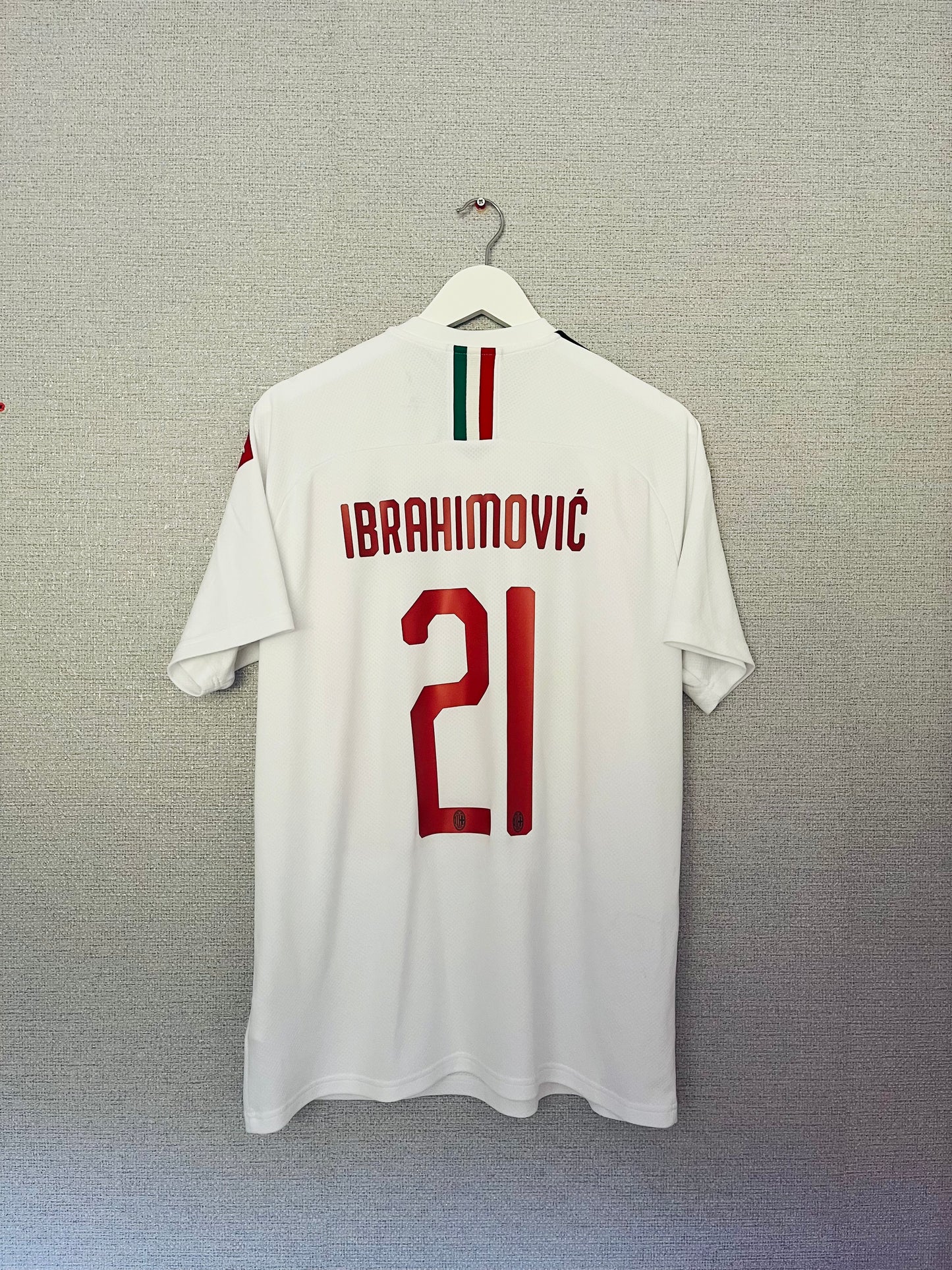 AC Milan away football shirt
2019/20 Zlatan XL