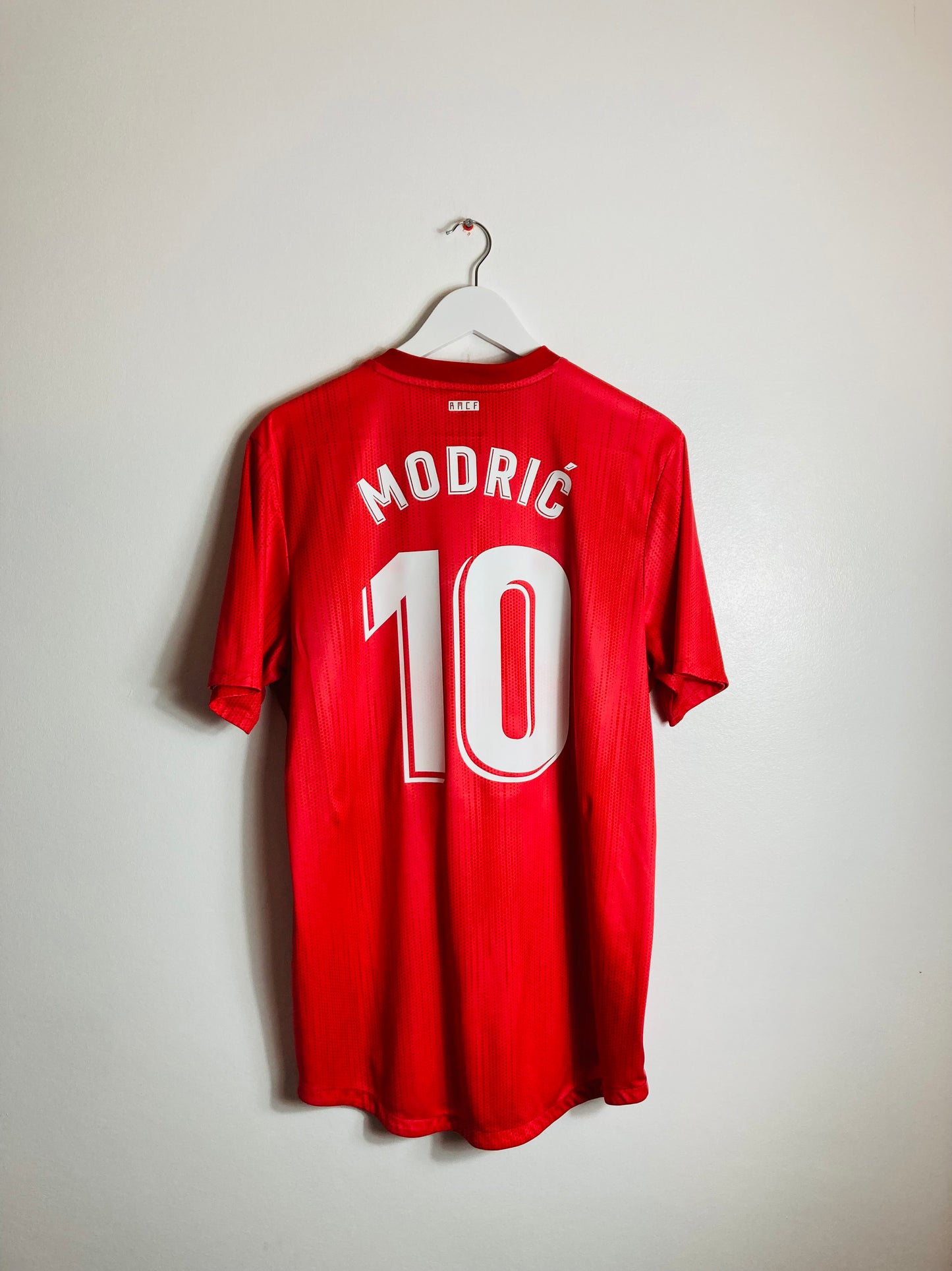 Real Madrid third football shirt
2018/19 Modric XL