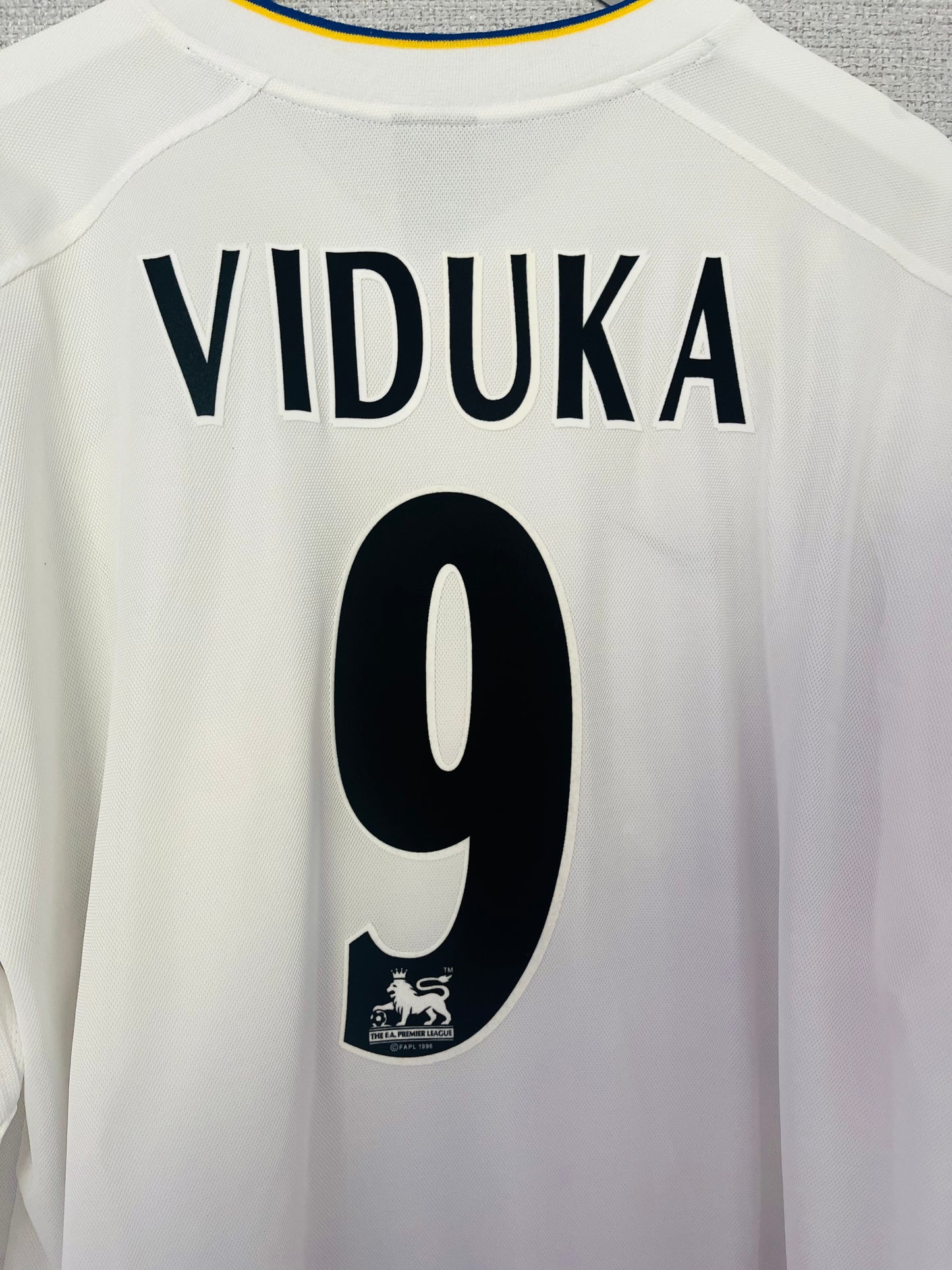 Leeds United home football shirt 2000/02 L/S Viduka XL
