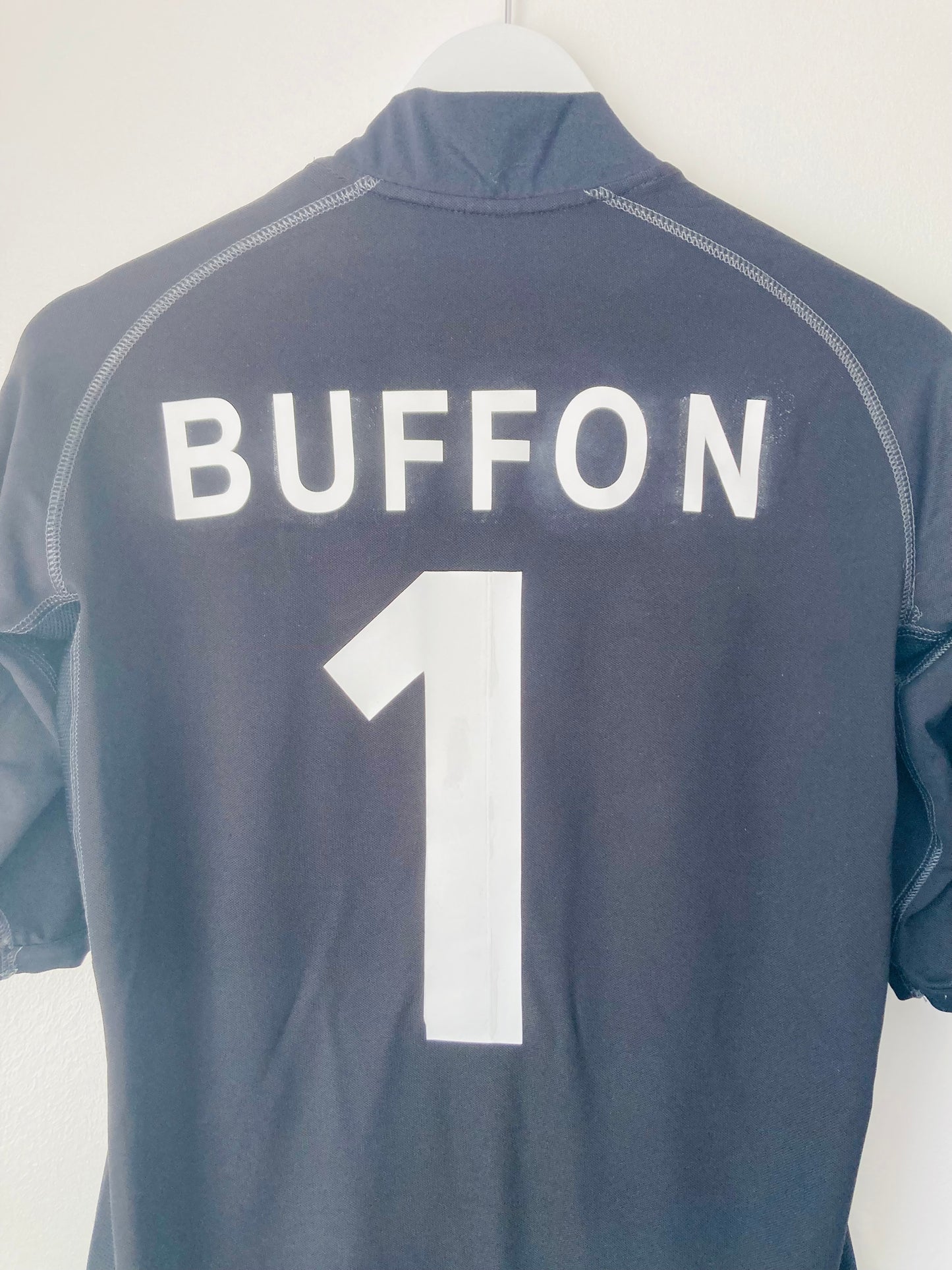 Italy goalkeeper football shirt W/C 2002 Buffon Medium