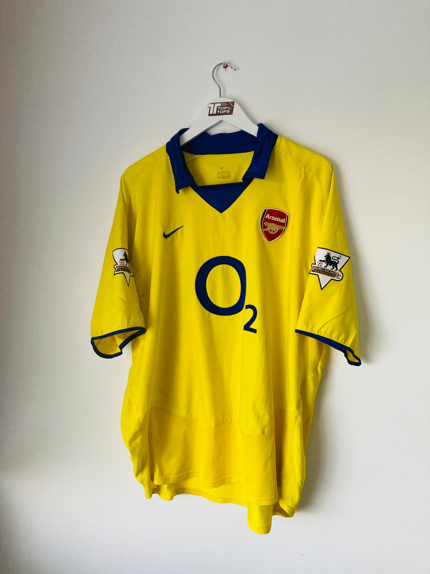 Arsenal away football shirt
2003/04 Bergkamp XXL