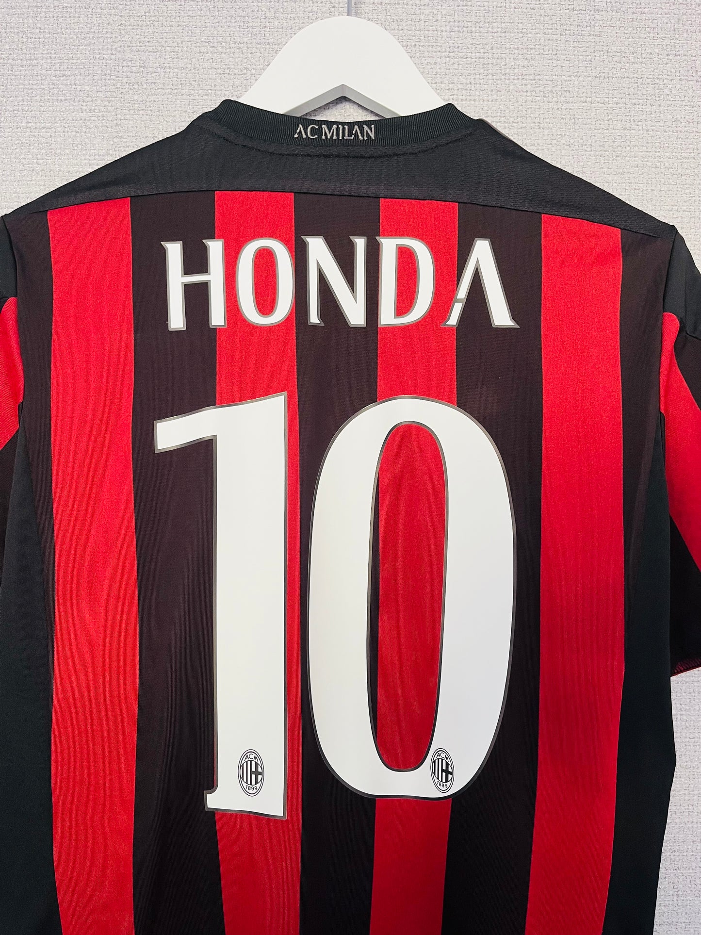AC Milan home football shirt
2015/16 Honda Medium