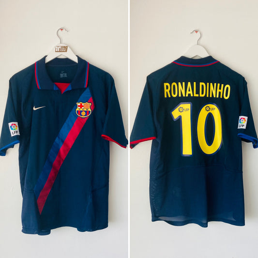 Barcelona away football shirt
2003/04 Ronaldinho Medium