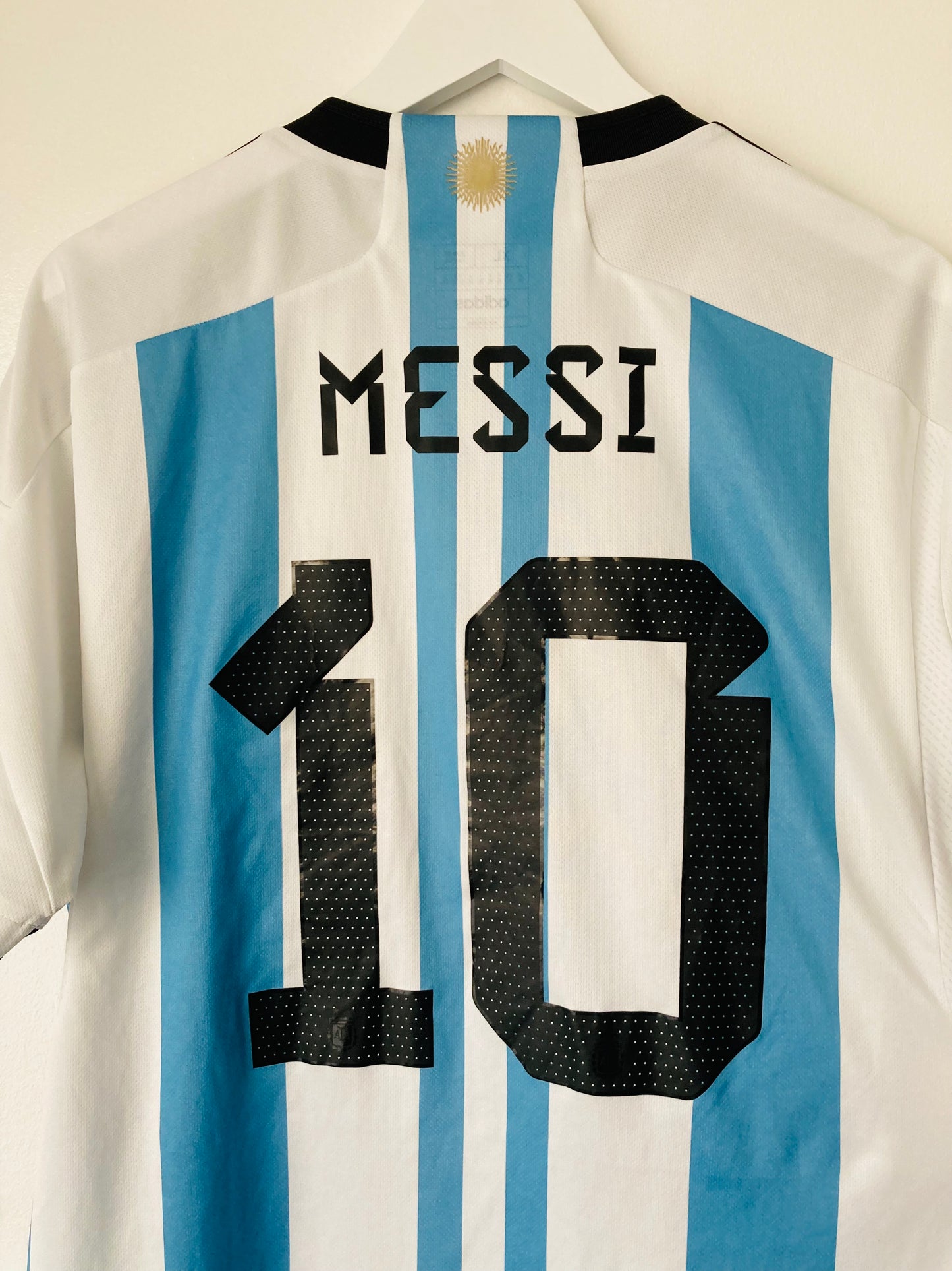 Argentina home football shirt
World Cup 2022 Messi XL