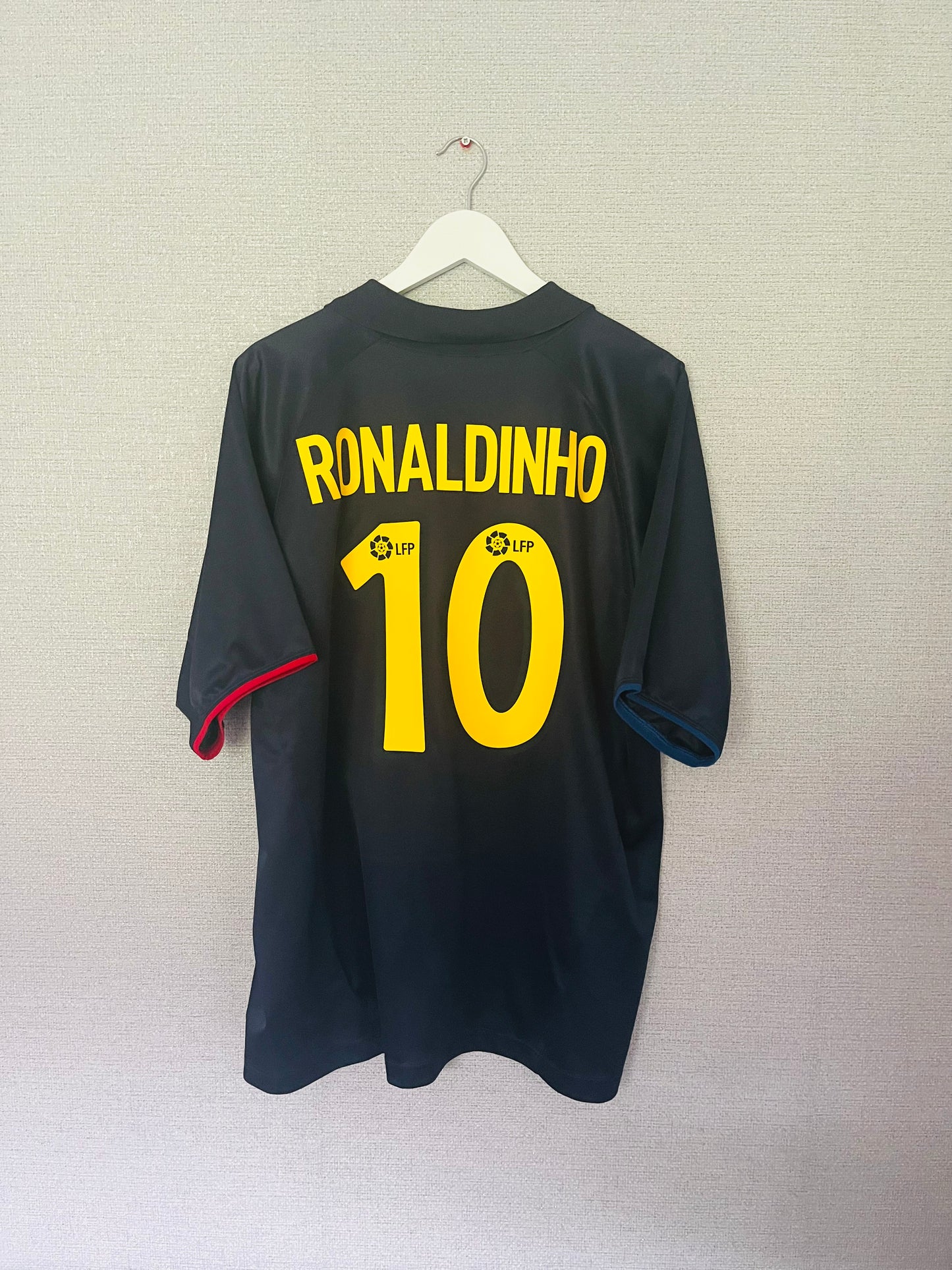 Barcelona away football shirt 2003/04 Ronaldinho XL
