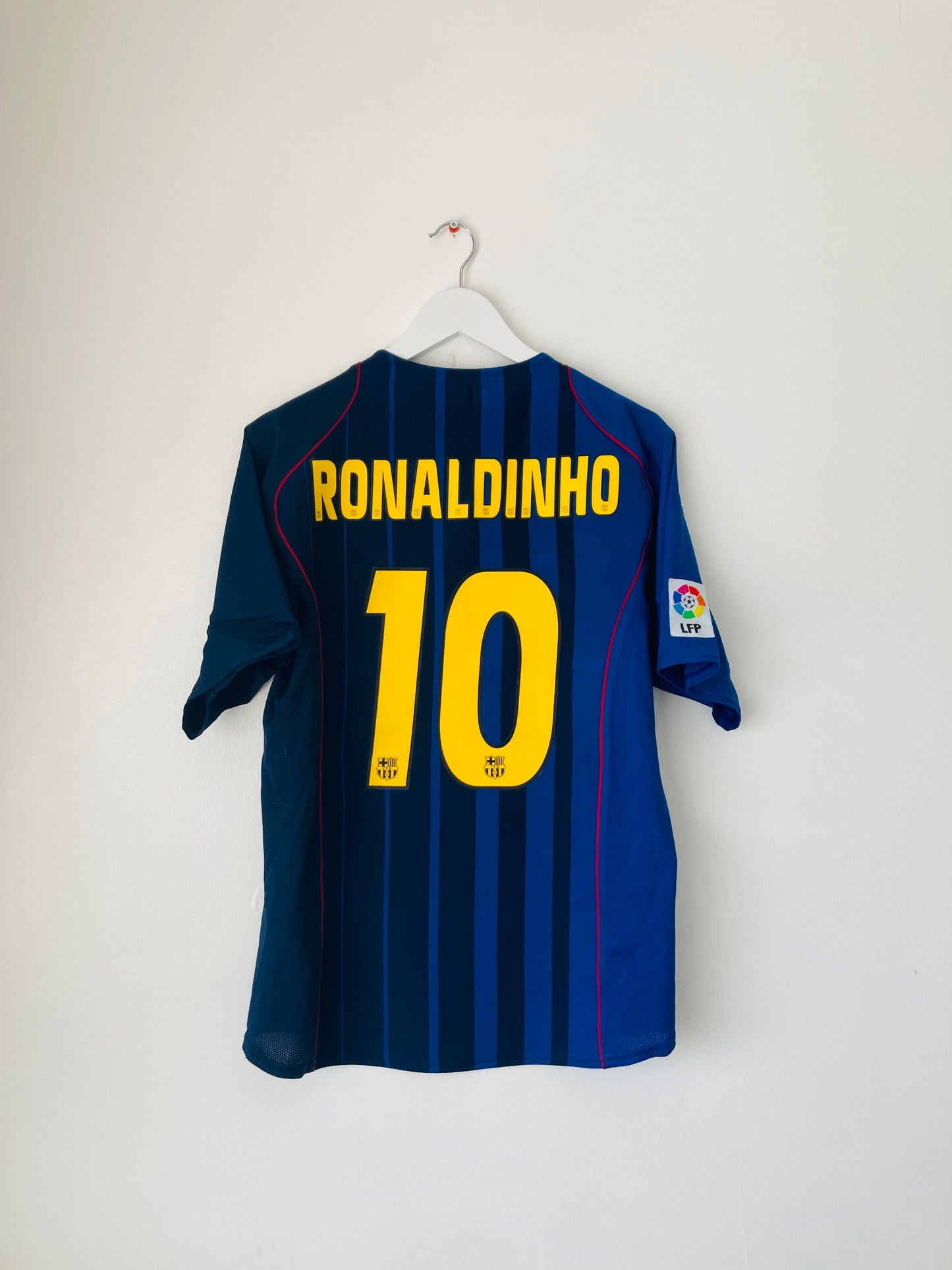 Barcelona away football shirt 2004/05 Ronaldinho Medium