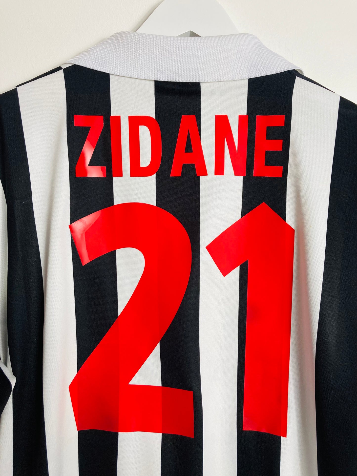 Juventus home football shirt 1998/99 Zidane XXL