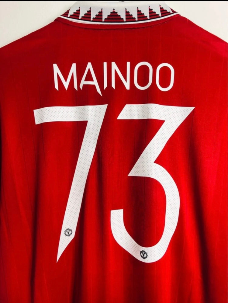 Manchester United home football shirt
Mainoo large 2022/23