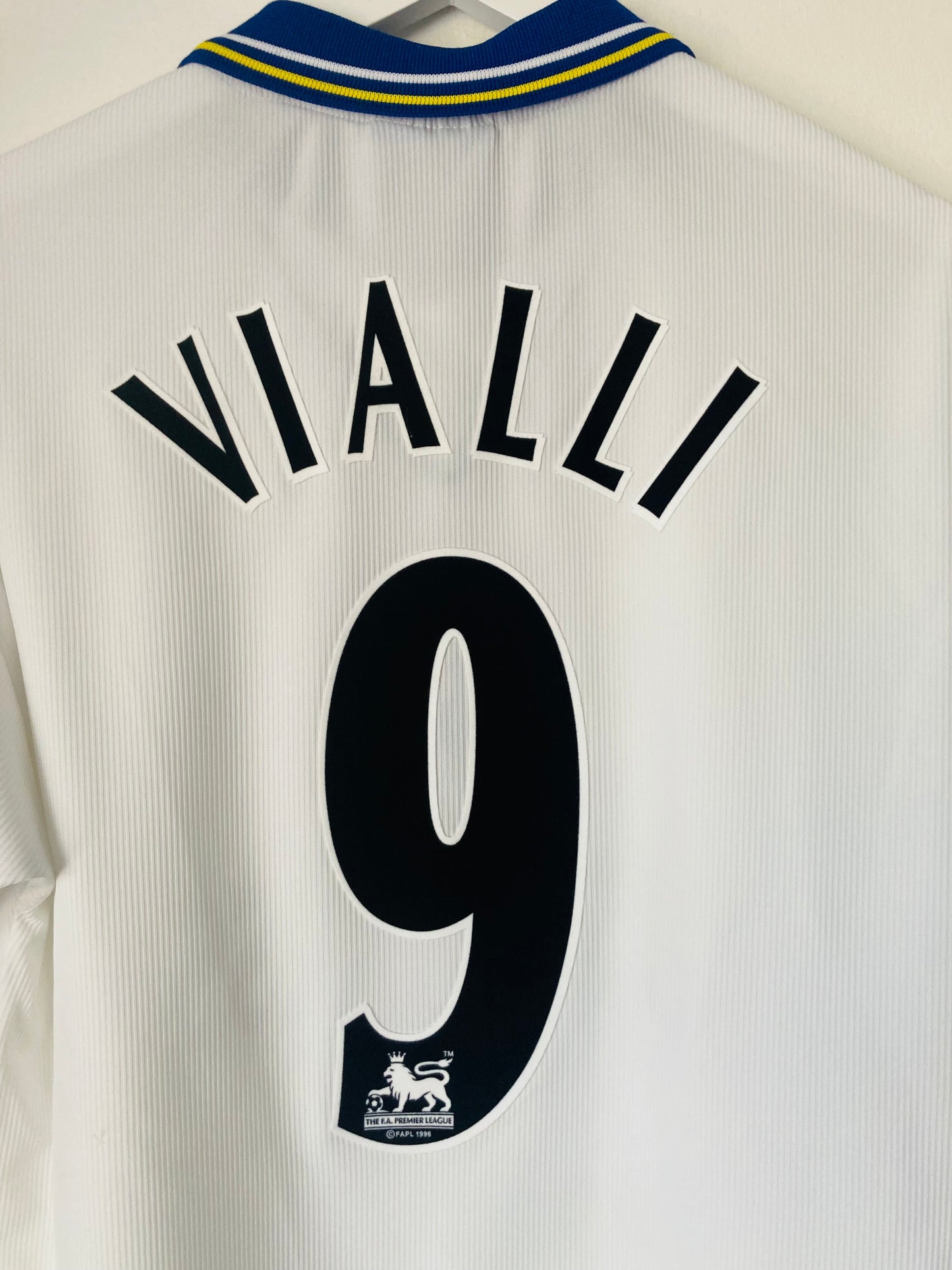 Chelsea away football shirt
1999/2000 Vialli Large