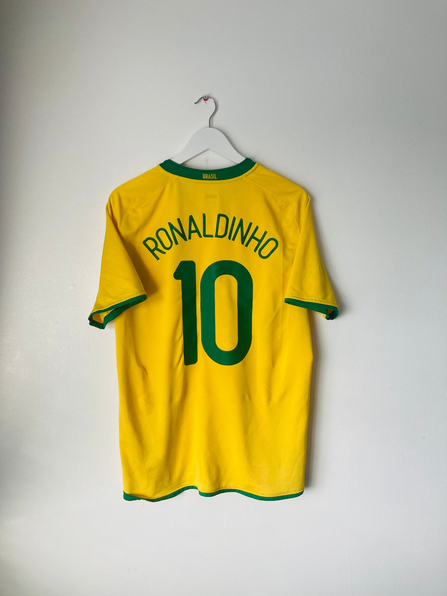 Brazil home football shirt 2008/10 Ronaldinho Medium